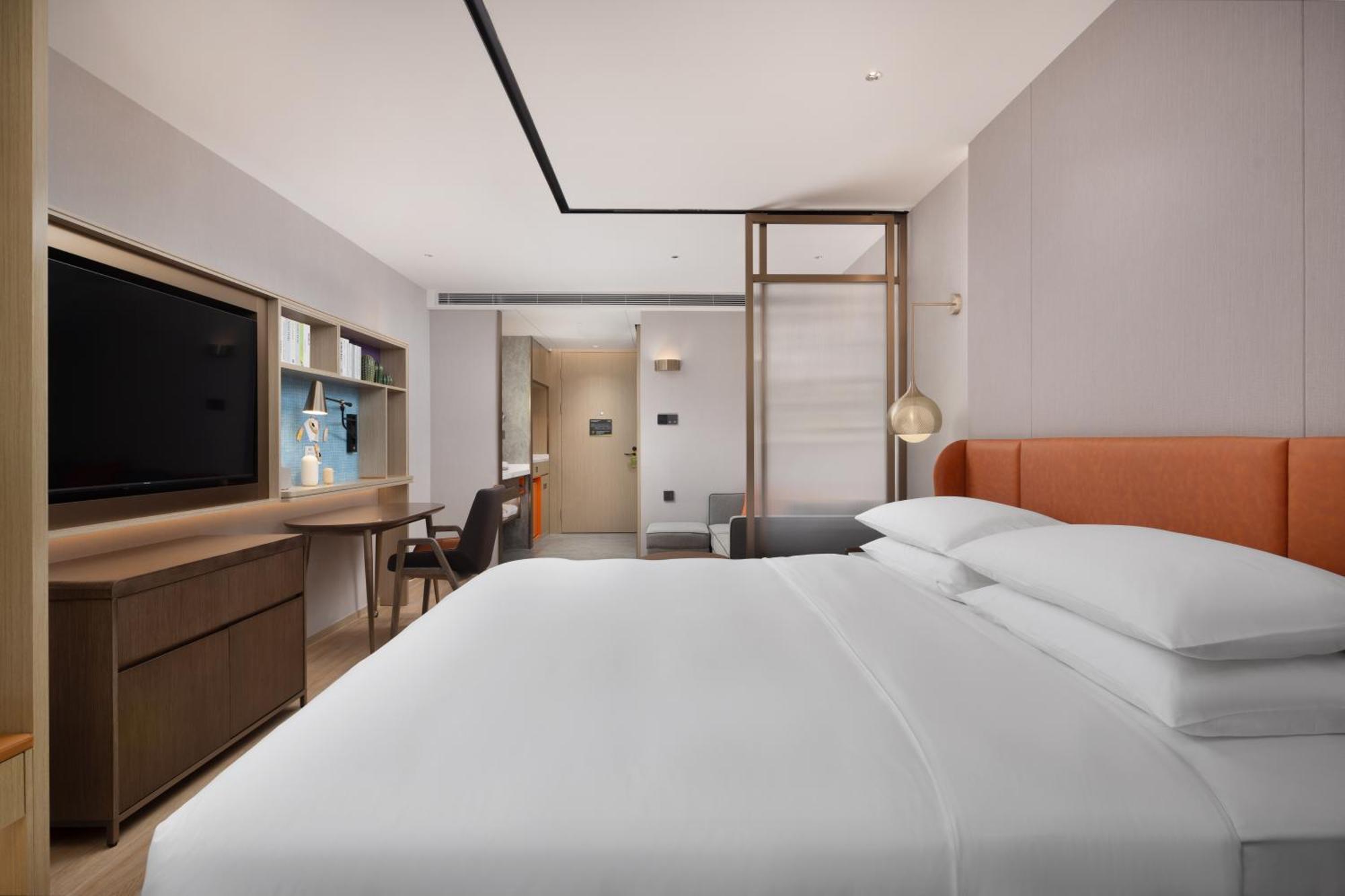 Home2 By Hilton Baiyun International Airport Branch - Free Shuttle Bus To Baiyun International Airport & Free Deliver Service To Fair Complex During Fair Period Hotel
