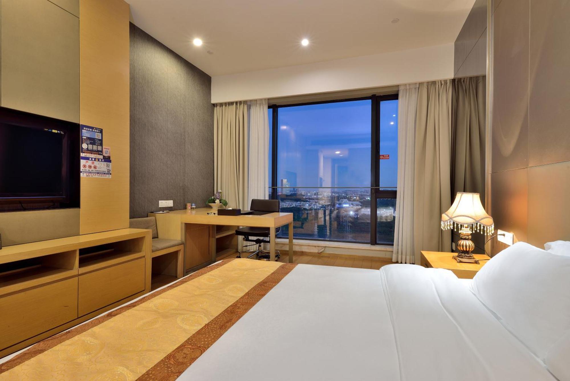 Heefun Gz -poly World Trading Center-walking Distance To Fair Guangzhou