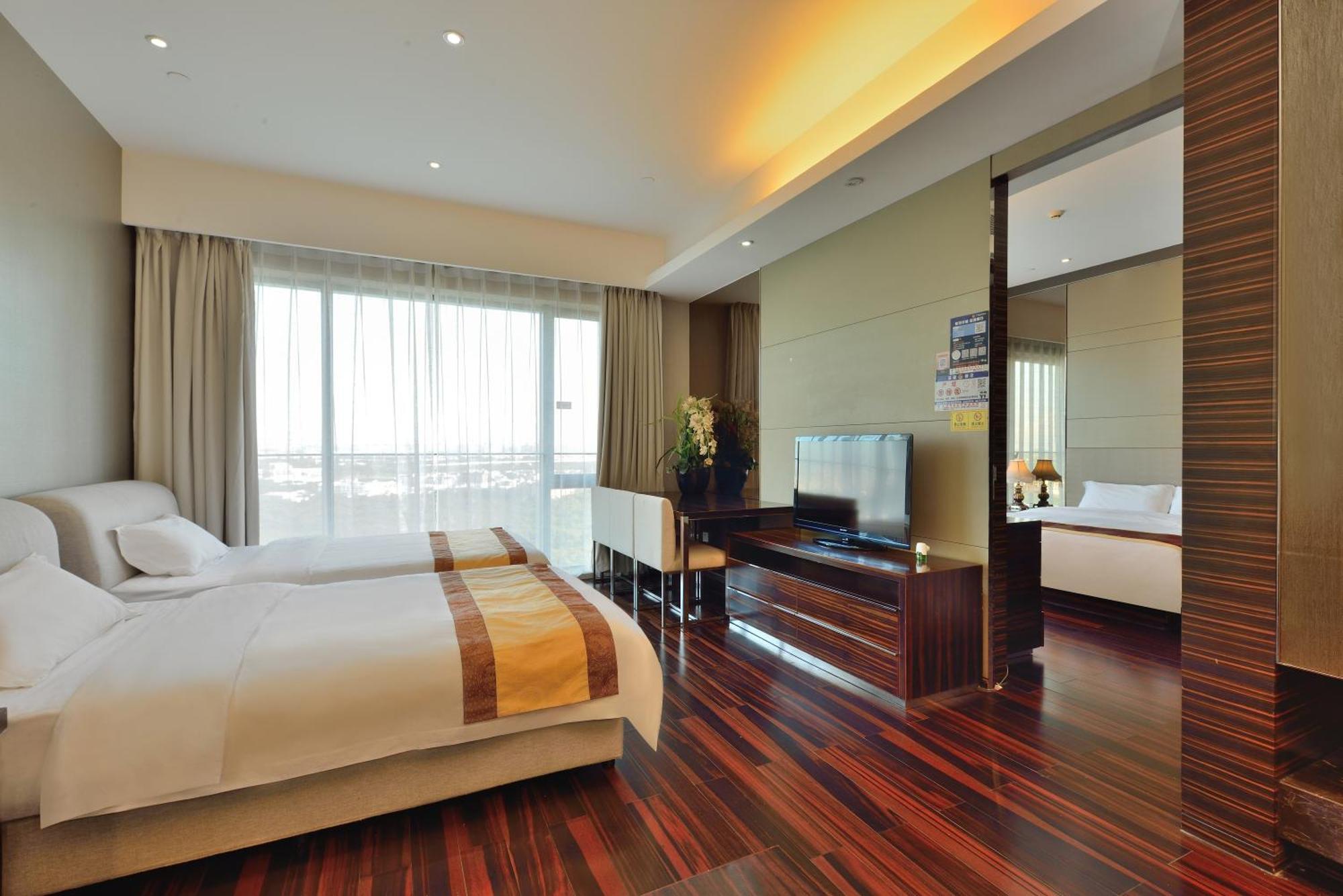 Heefun Gz -poly World Trading Center-walking Distance To Fair Pangsapuri