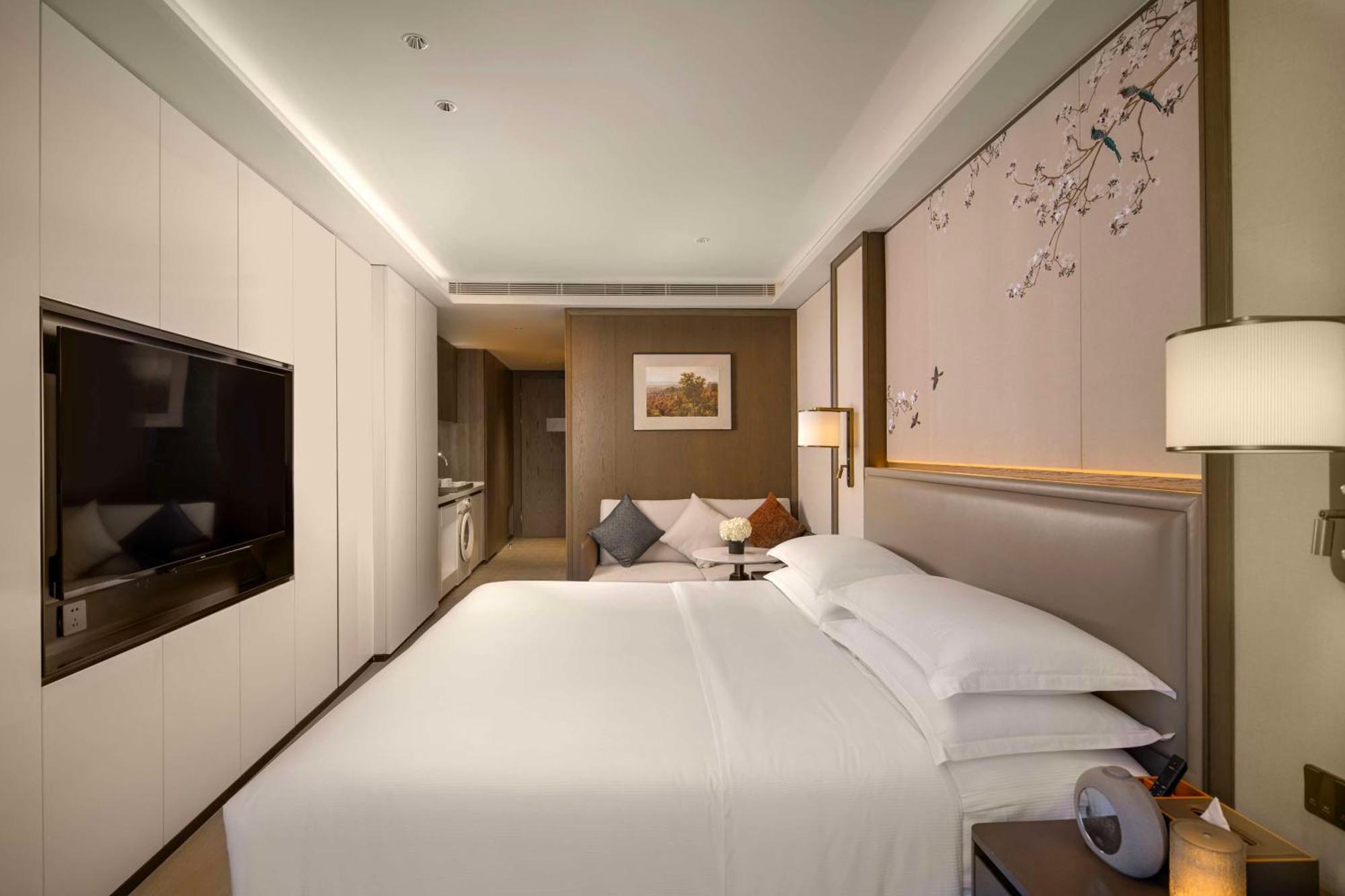 Yuexiu Guangzhou, Curio Collection By Hilton-free Shuttle Between And Exhibition Center During Fair Period & Exhibitor Registration Counter & Halal Food