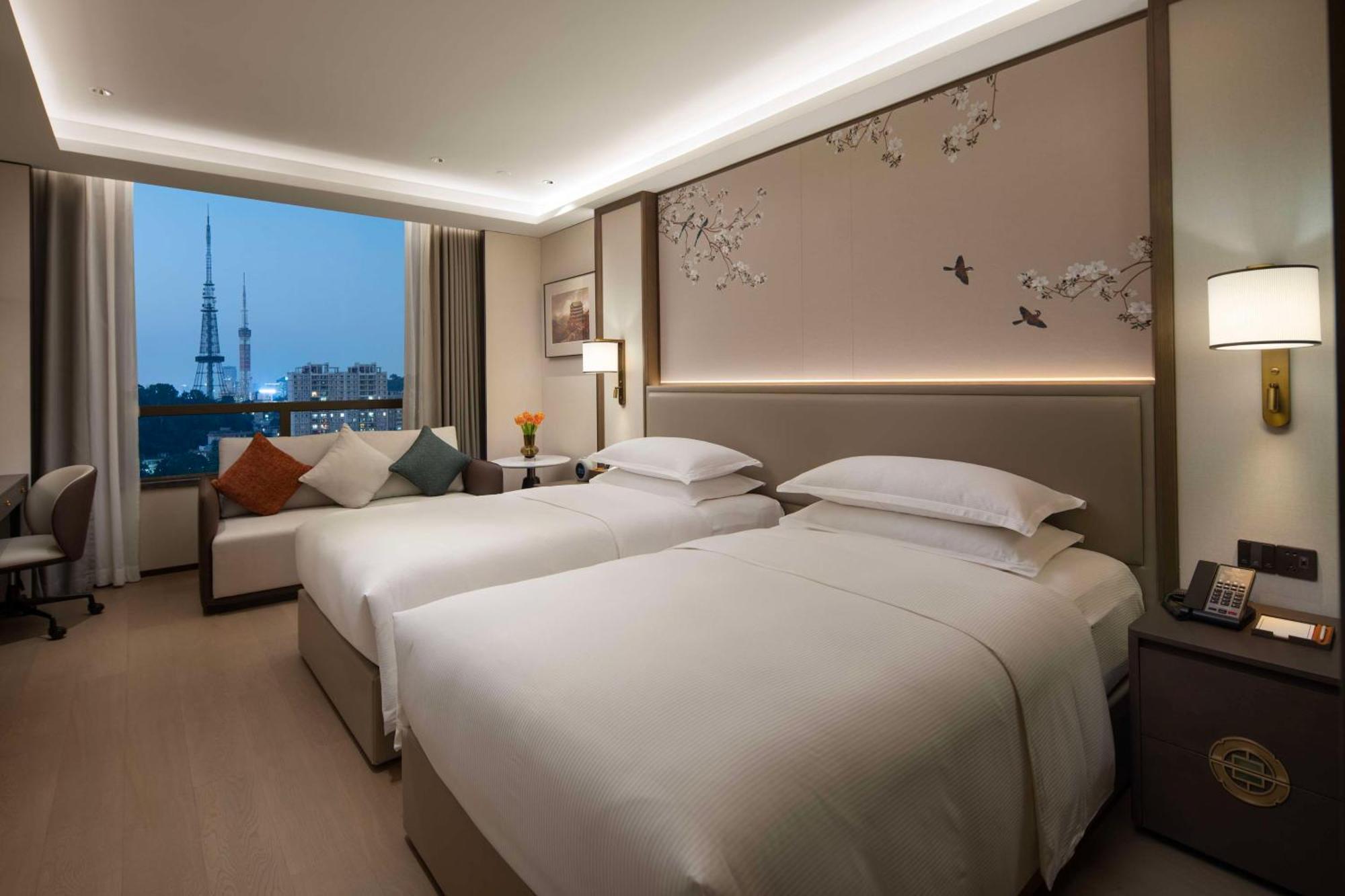Yuexiu Guangzhou, Curio Collection By Hilton-free Shuttle Between And Exhibition Center During Fair Period & Exhibitor Registration Counter & Halal Food Hotel 5*
