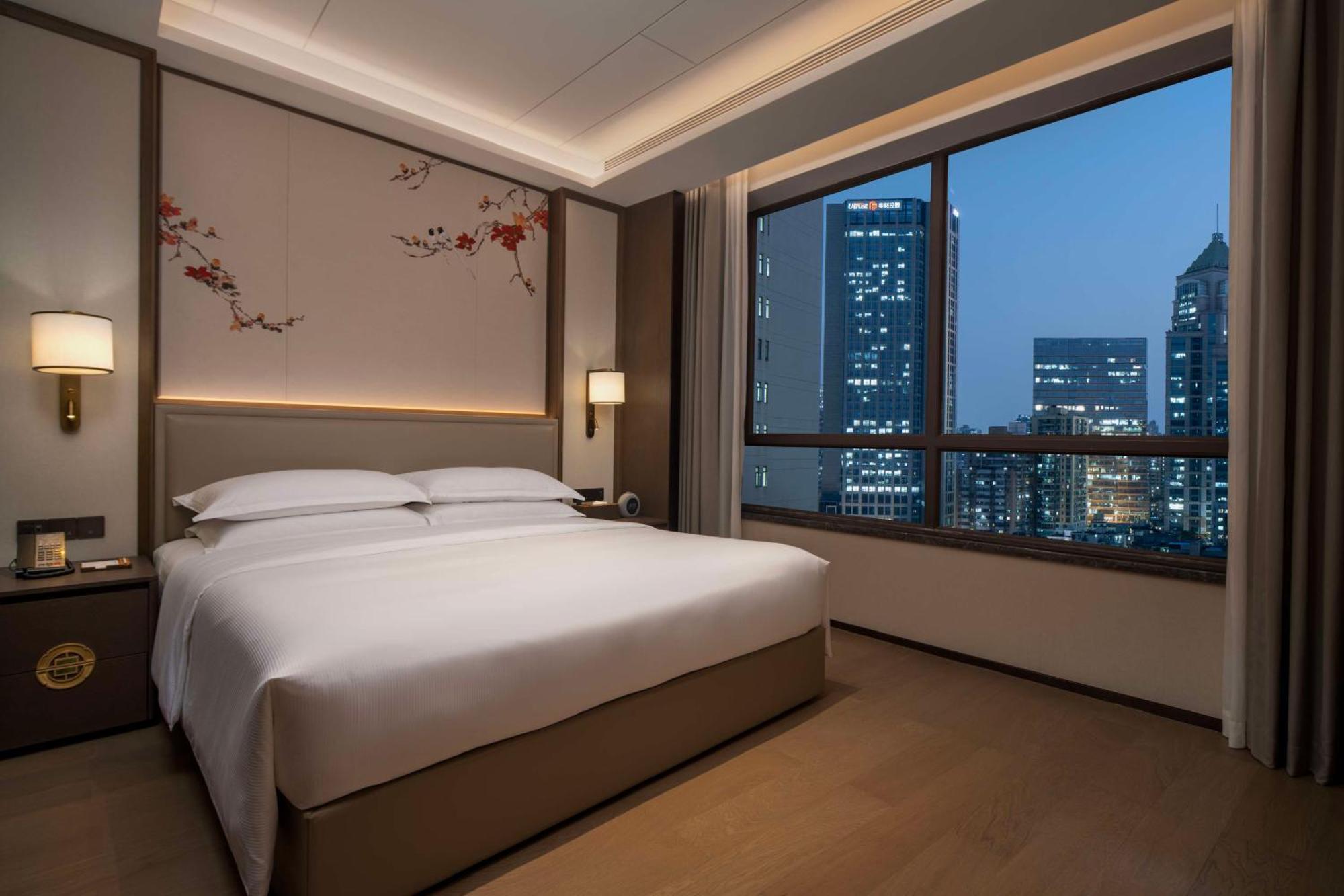 Hotel Yuexiu Guangzhou, Curio Collection By Hilton-free Shuttle Between And Exhibition Center During Fair Period & Exhibitor Registration Counter & Halal Food Guangzhou