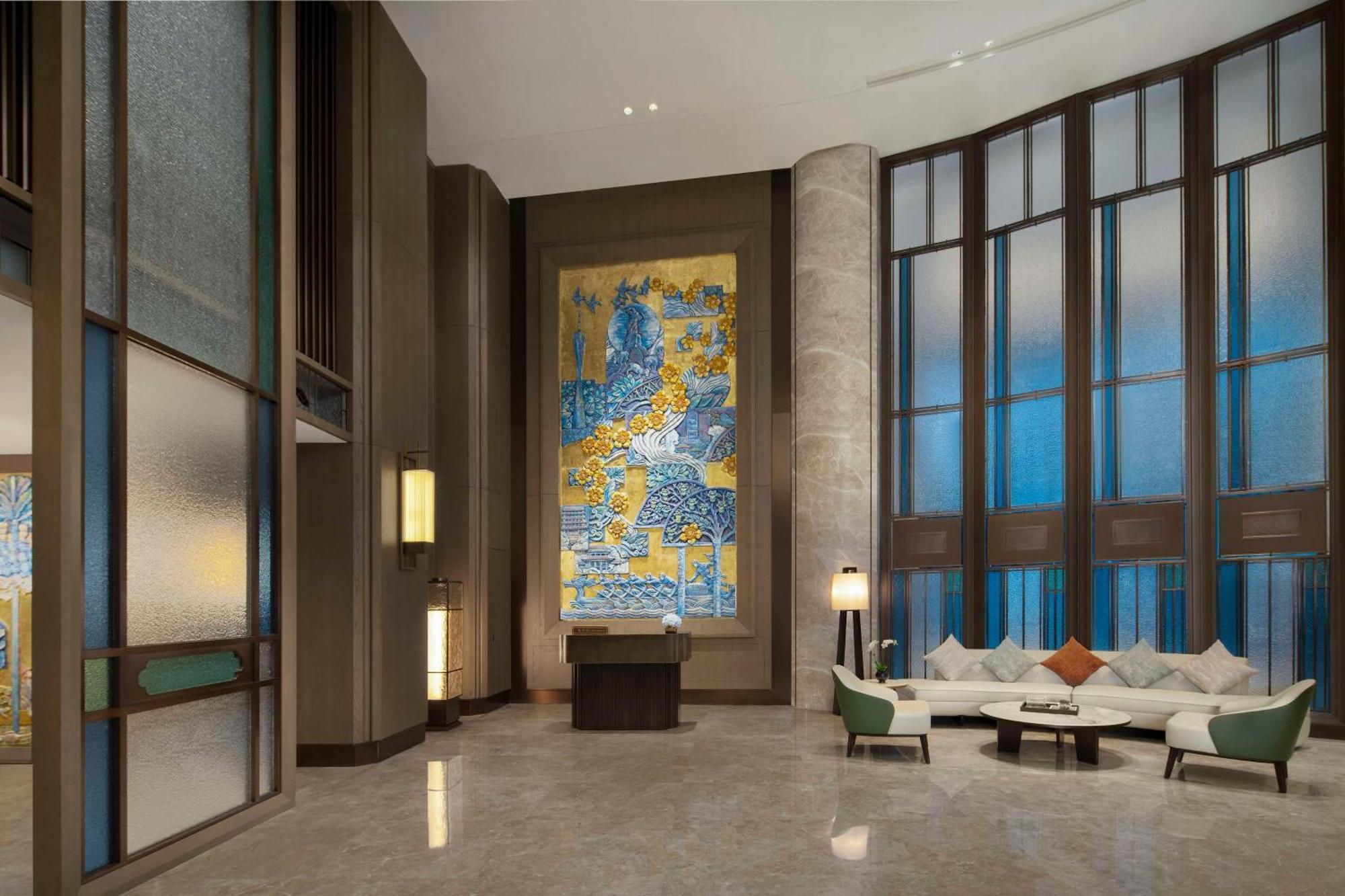 Yuexiu Guangzhou, Curio Collection By Hilton-free Shuttle Between And Exhibition Center During Fair Period & Exhibitor Registration Counter & Halal Food Hotel