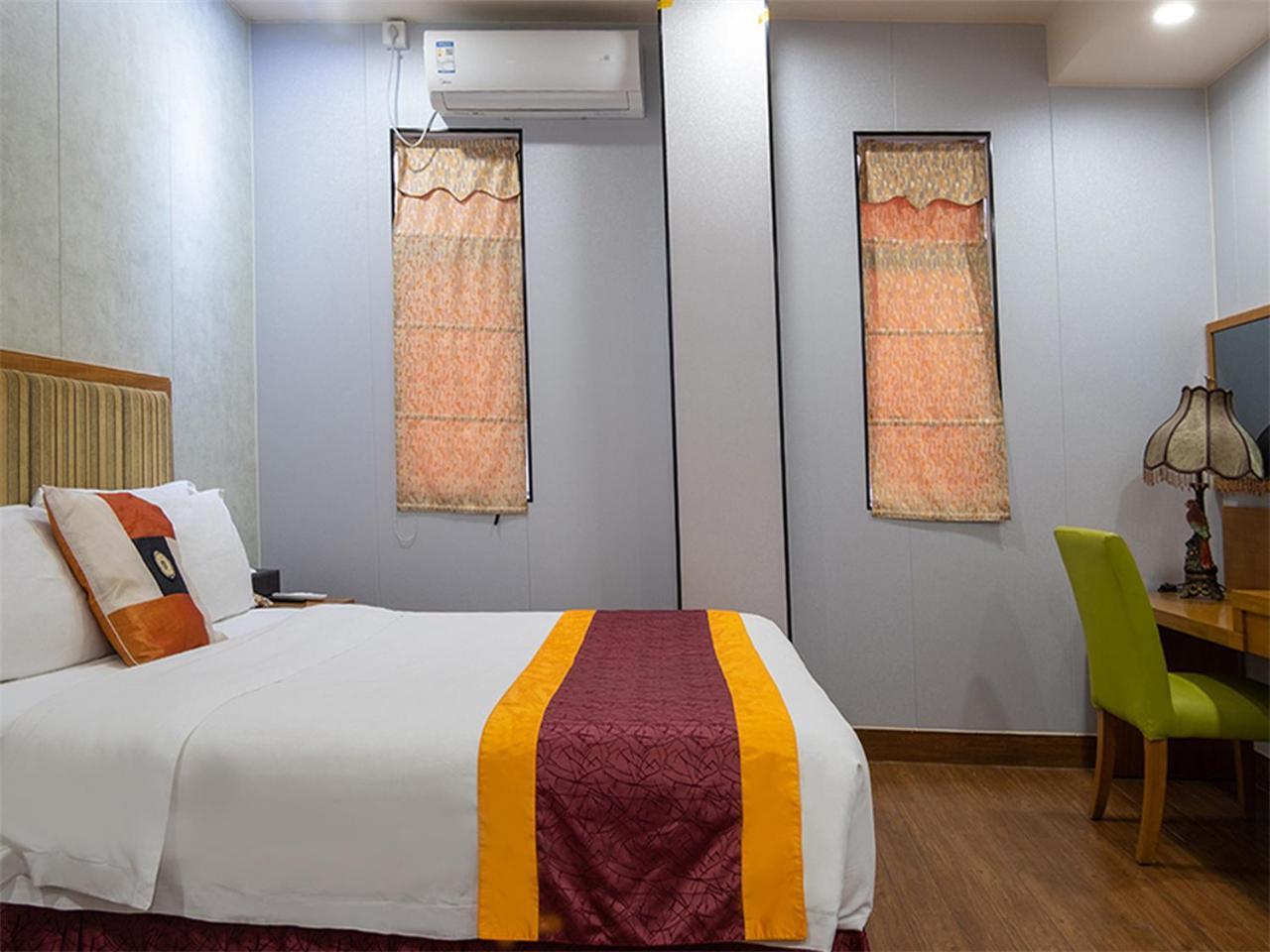 Hotel The Royal Garden 4*
