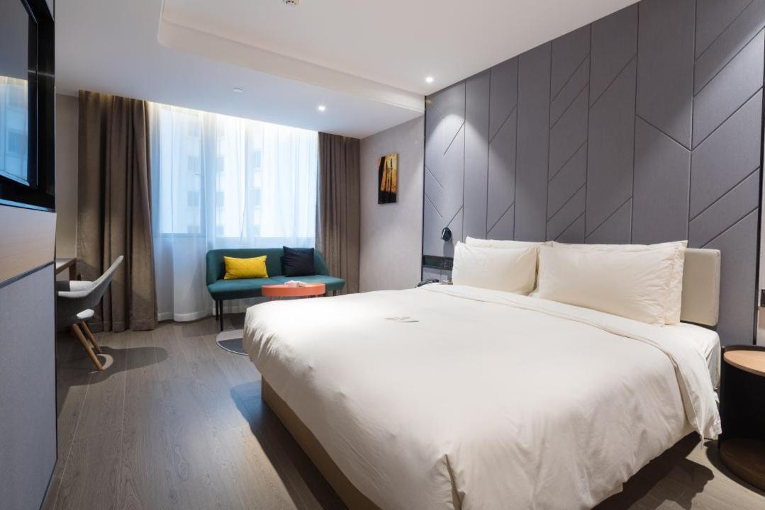 Hotel Atour Gangding Metro Station Taikoo Hui Tianhe --- Free Shuttle Bus Service Between Fair And During The Fair 5*