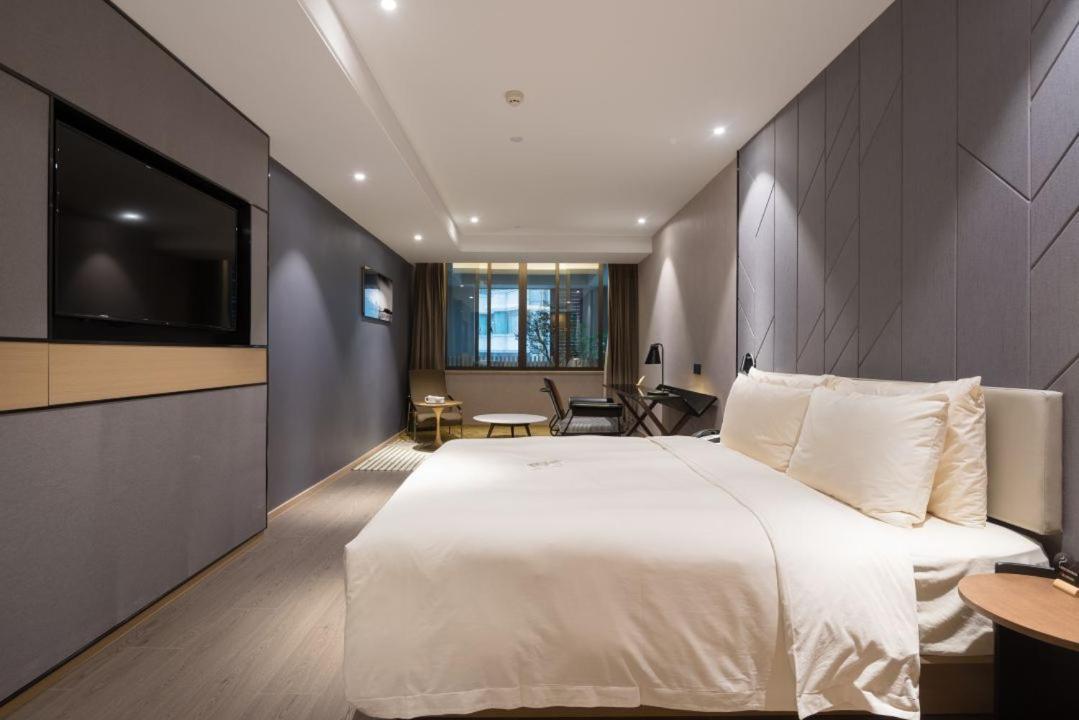 Hotel Atour Gangding Metro Station Taikoo Hui Tianhe --- Free Shuttle Bus Service Between Fair And During The Fair
