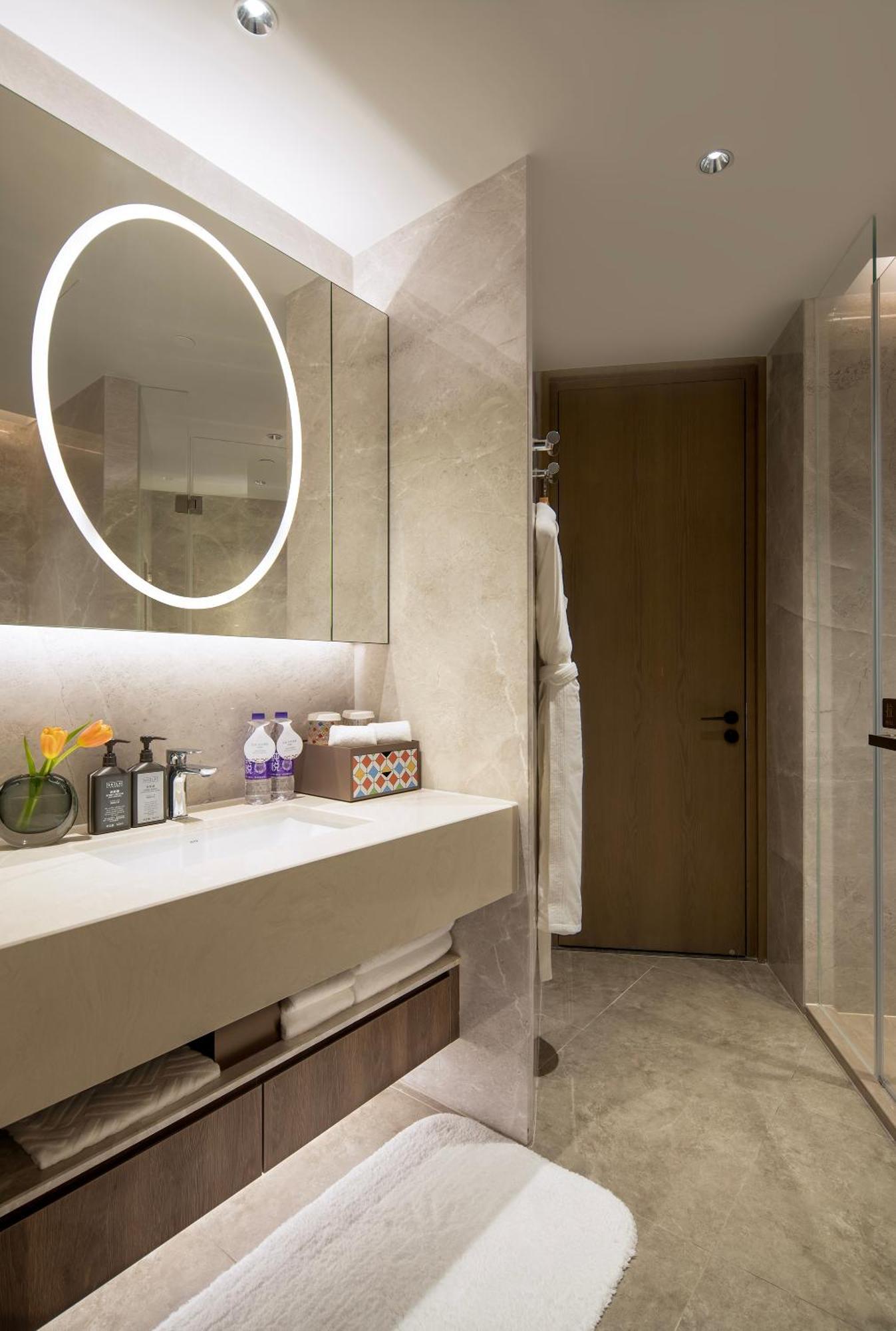 Yuexiu Guangzhou, Curio Collection By Hilton-free Shuttle Between And Exhibition Center During Fair Period & Exhibitor Registration Counter & Halal Food 5* Guangzhou