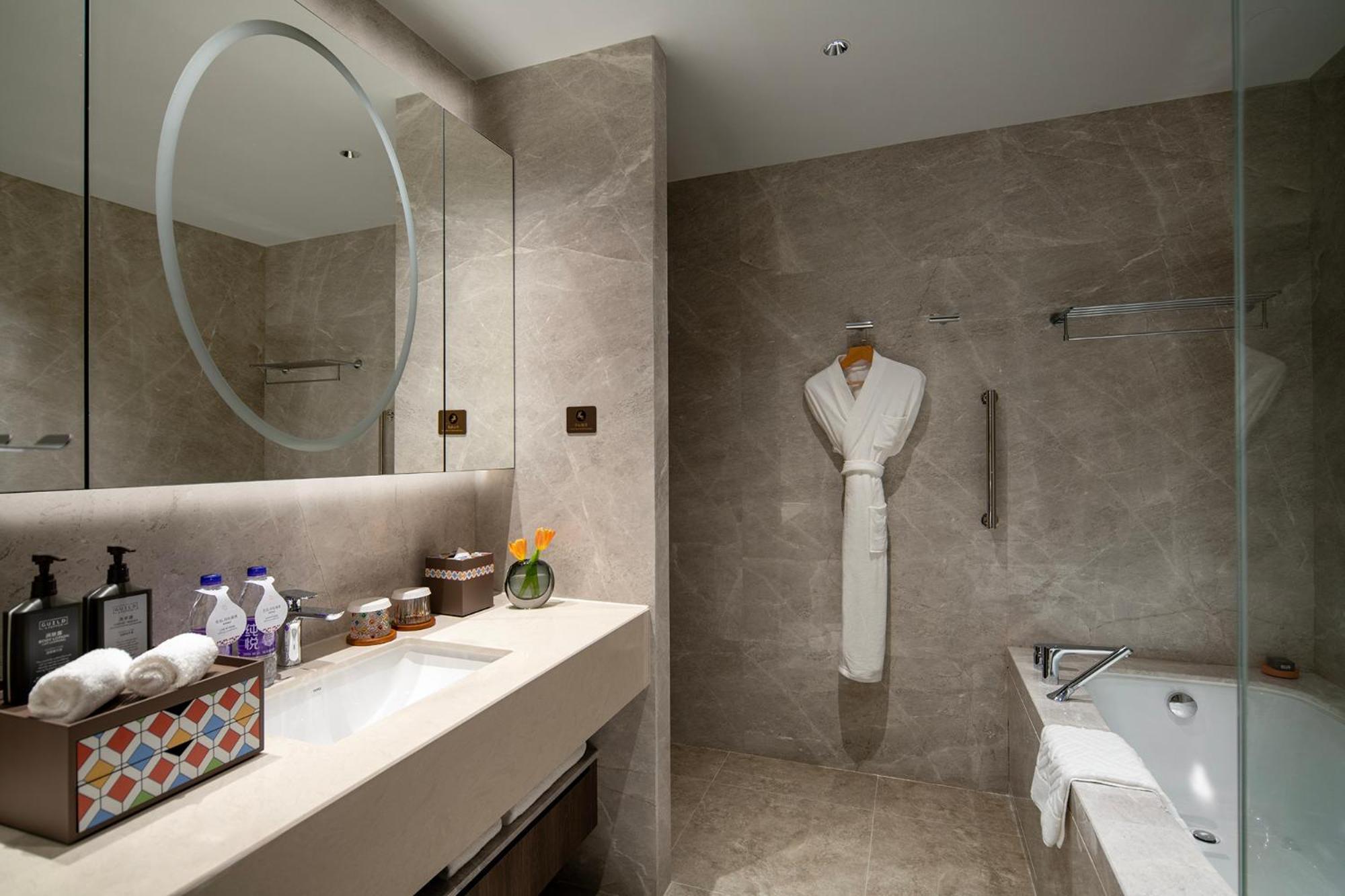 Yuexiu Guangzhou, Curio Collection By Hilton-free Shuttle Between And Exhibition Center During Fair Period & Exhibitor Registration Counter & Halal Food Hotel