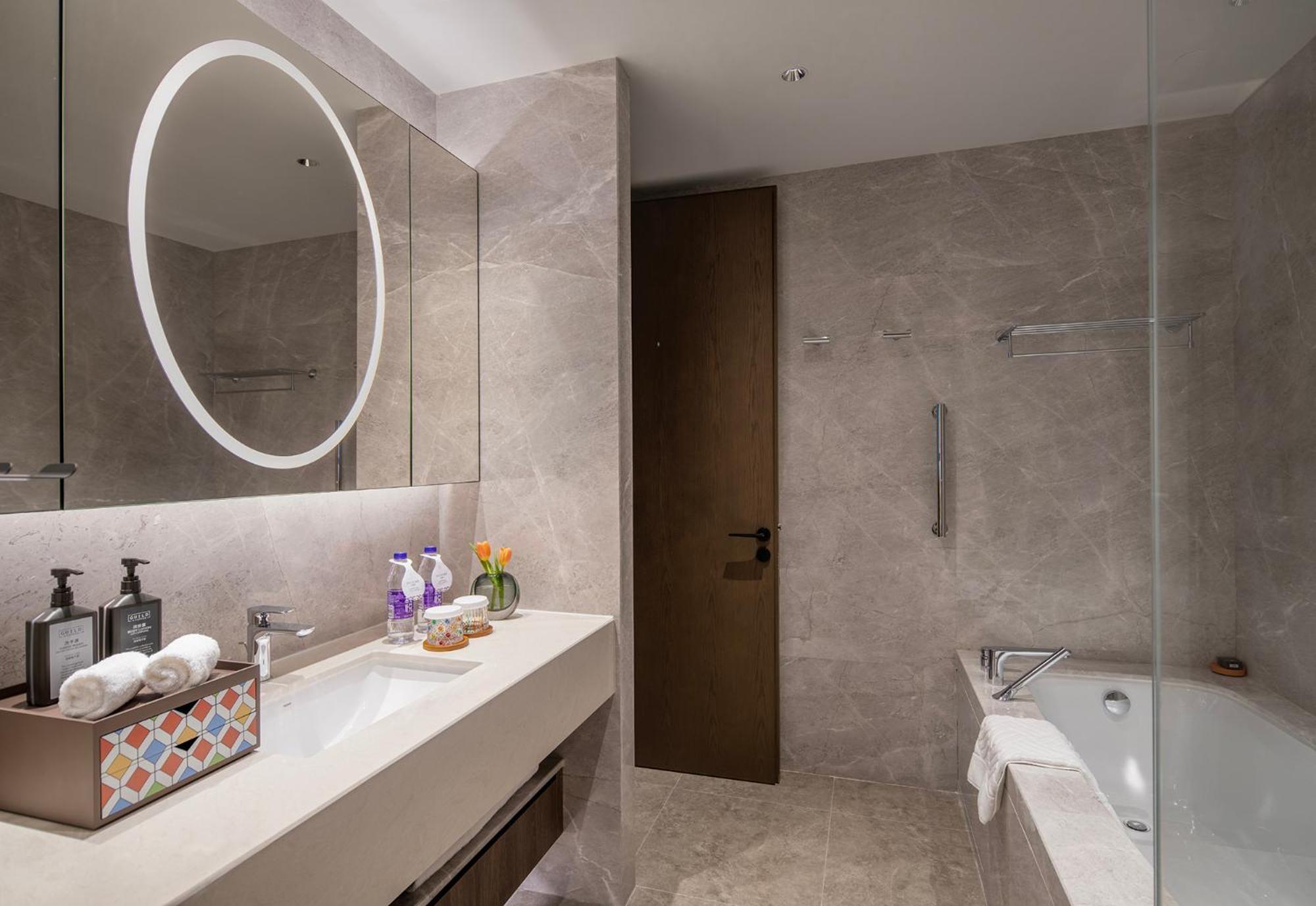 Yuexiu Guangzhou, Curio Collection By Hilton-free Shuttle Between And Exhibition Center During Fair Period & Exhibitor Registration Counter & Halal Food Hotel Guangzhou