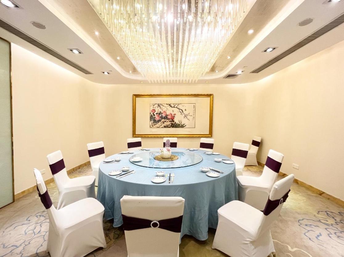 Hotel Guangdong Hotel-free Shuttle & Registration Counter Service During Fair 4*