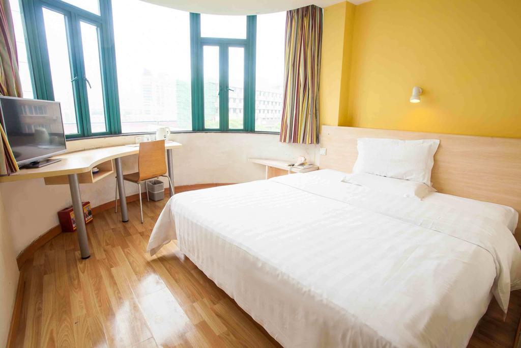 Hotel 7days Tianhe Tangxia Junjing Huayuan
