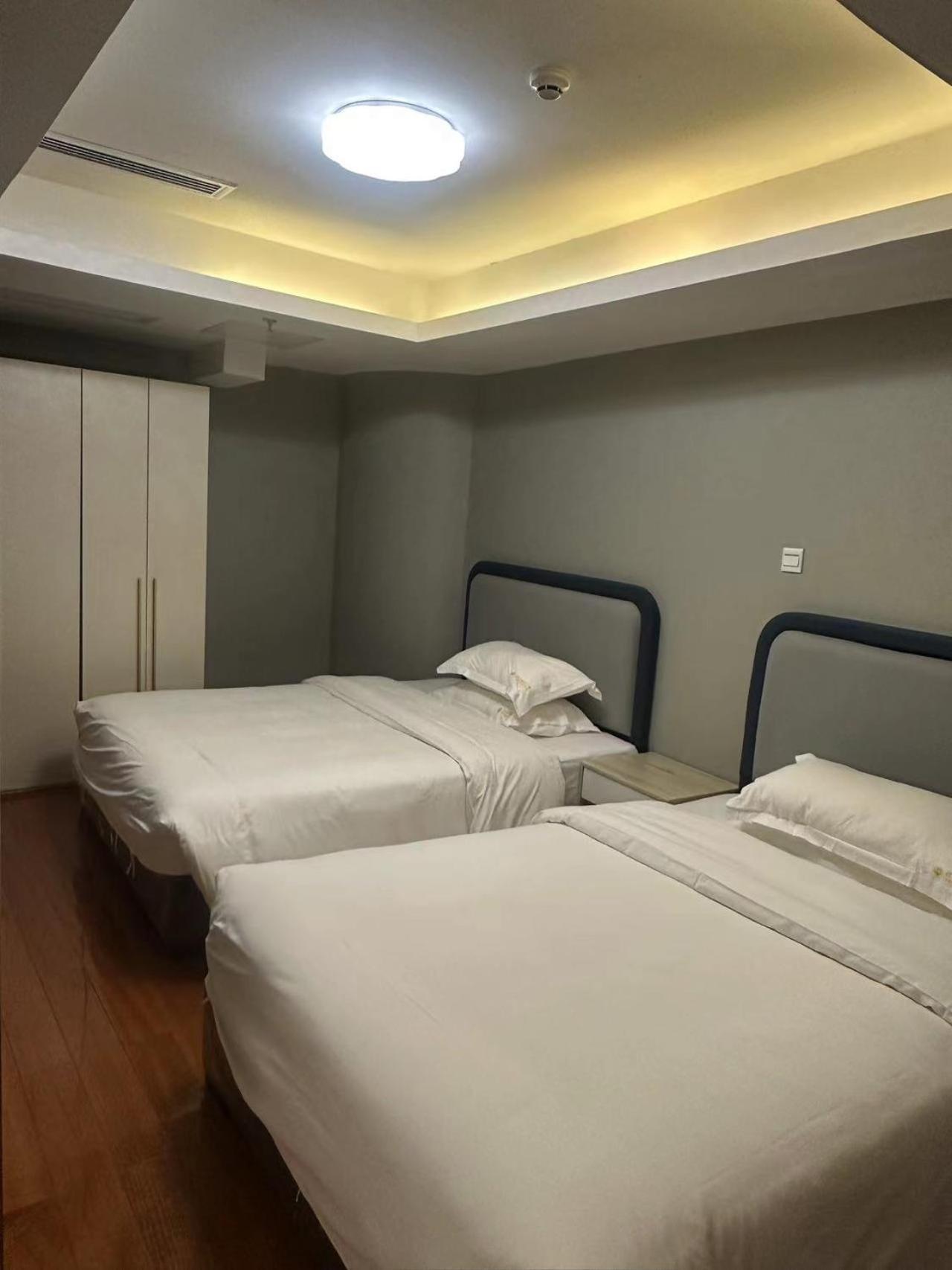 Yoyo International Hotel-the Legend Building-1mins To Line5 Taojin Stn-free Shuttle Bus For Fair * Guangzhou