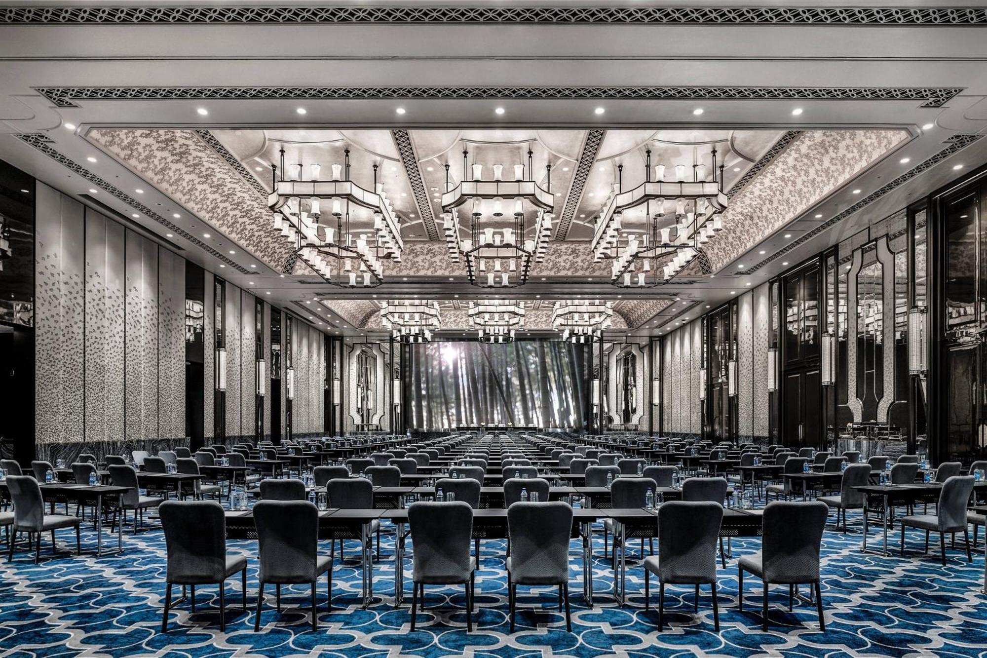 The Ritz-carlton, Hotel 5*