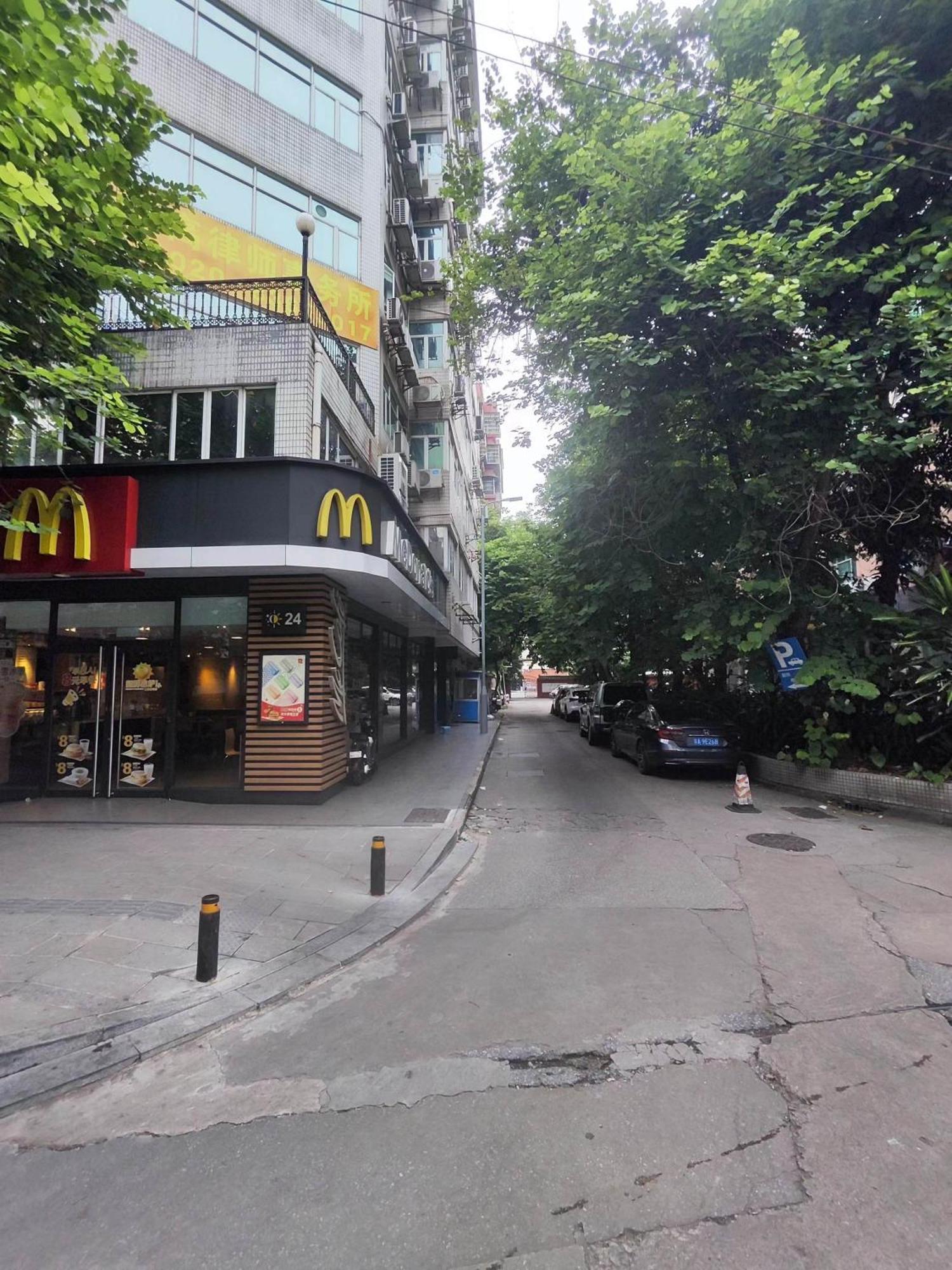 Hotel Echarm International Hotel Zhujiang New Town Wuyangcun Metro Station - Free Deliver Service To Canton Fair Complex Once A Day During Canton Fair Period 4*