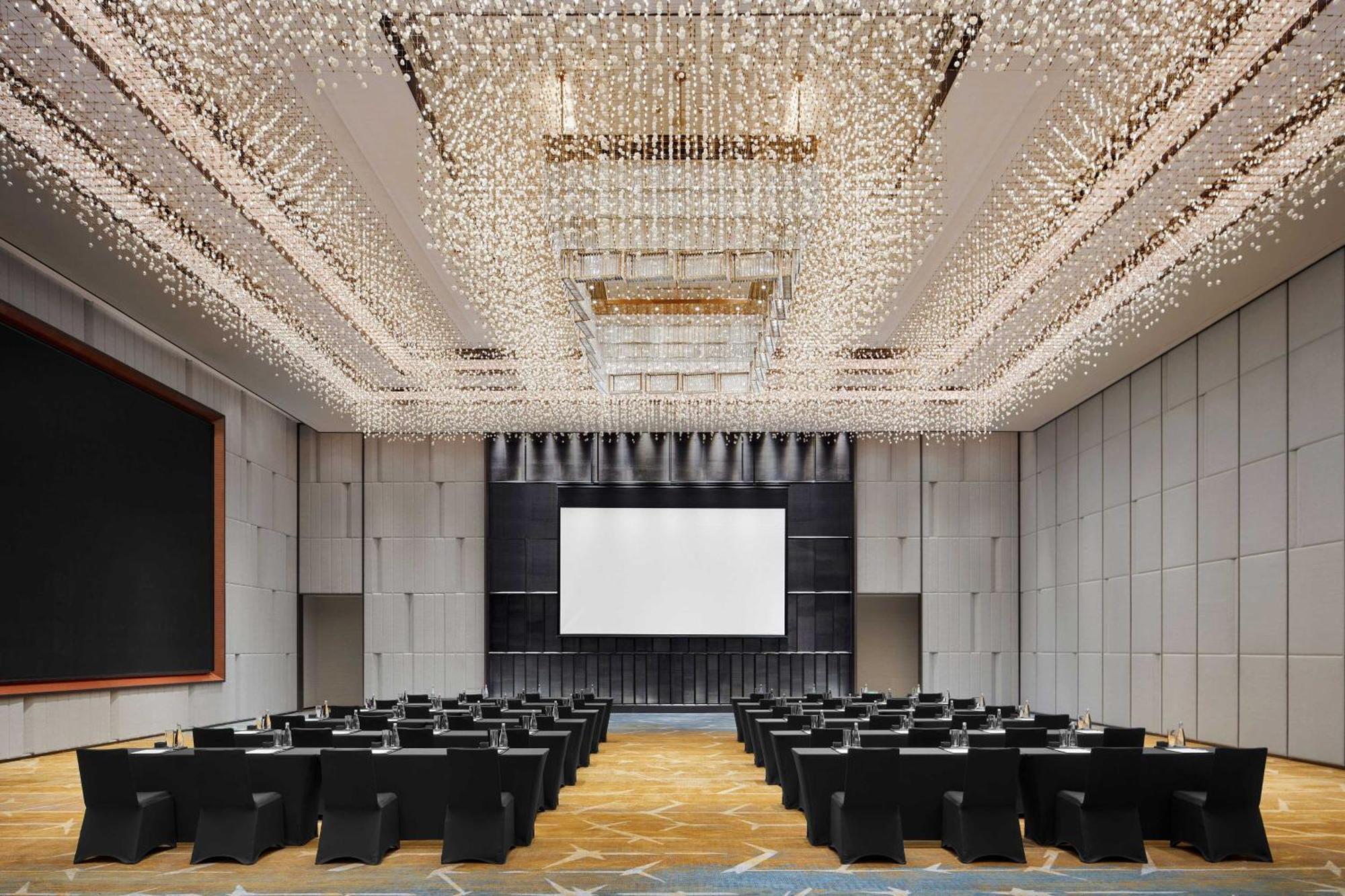 Sheraton Panyu Hotel 5*