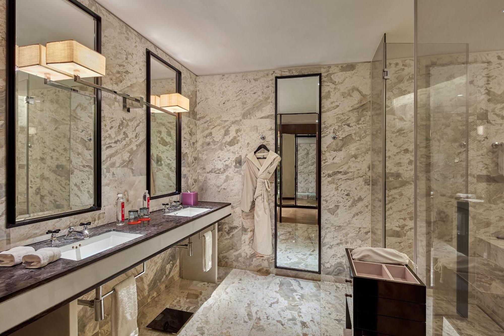 Hotel W 5*
