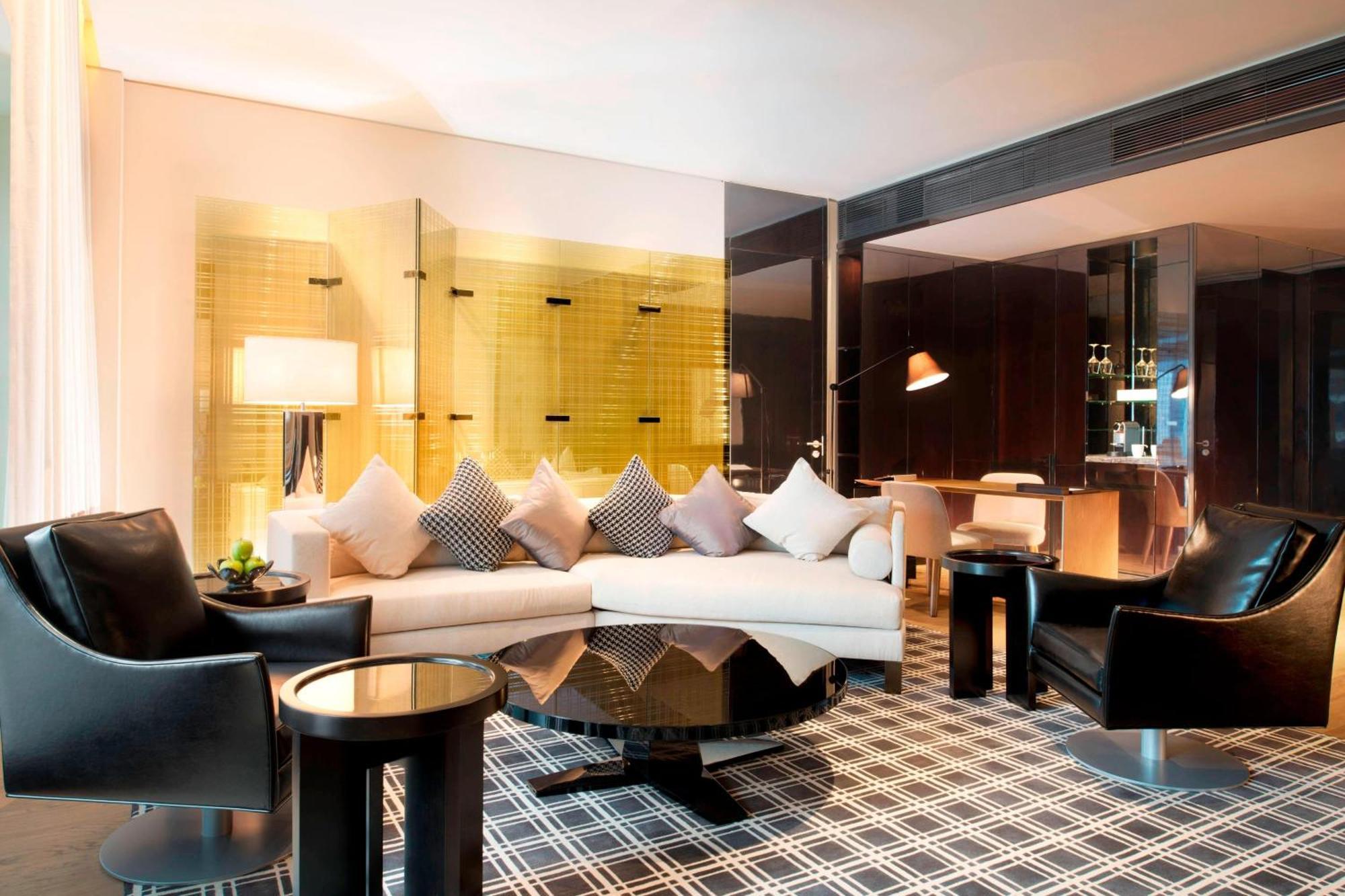 Hotel W