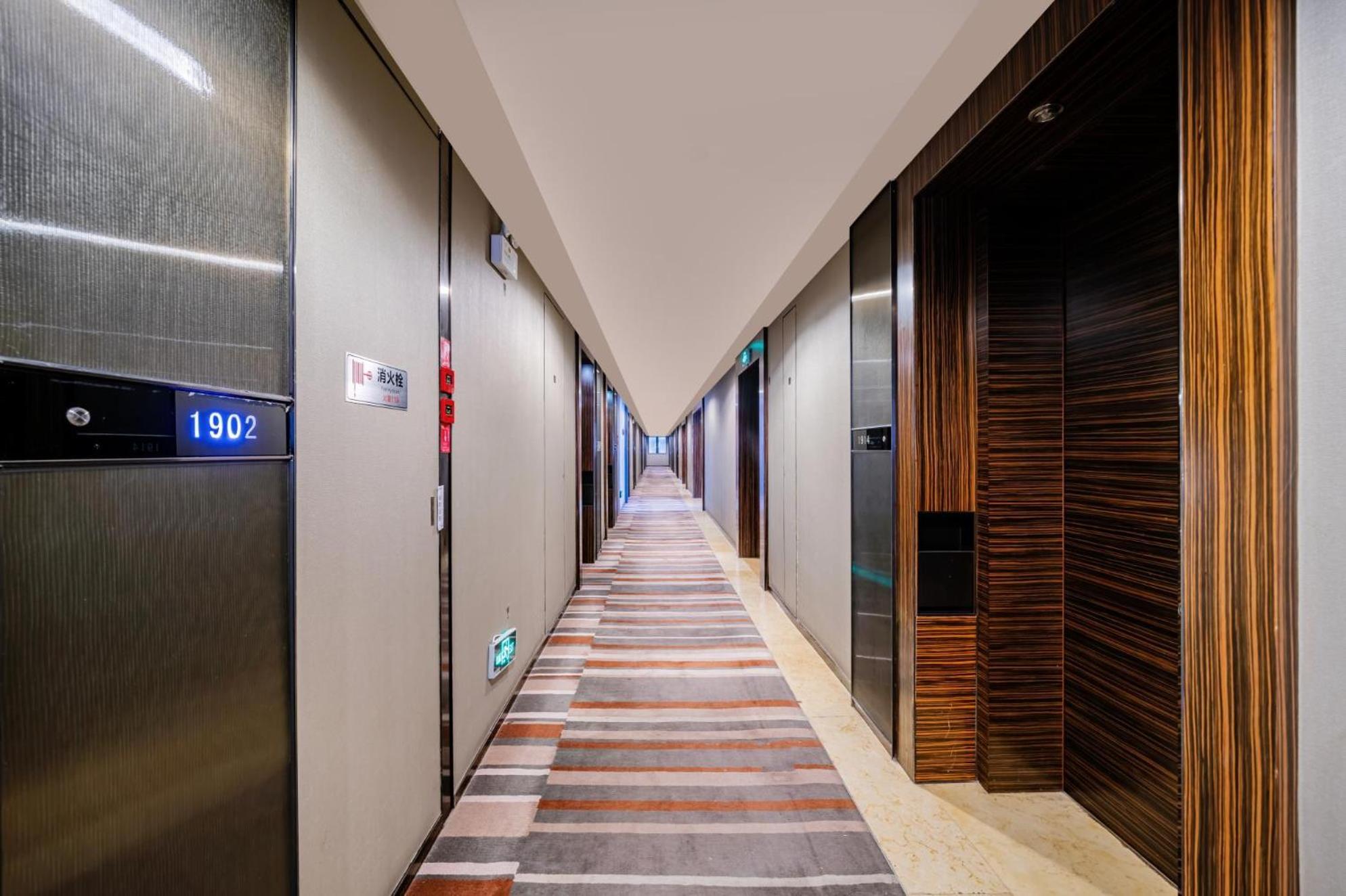 Estay Residence-poly World Trade Center Apartment