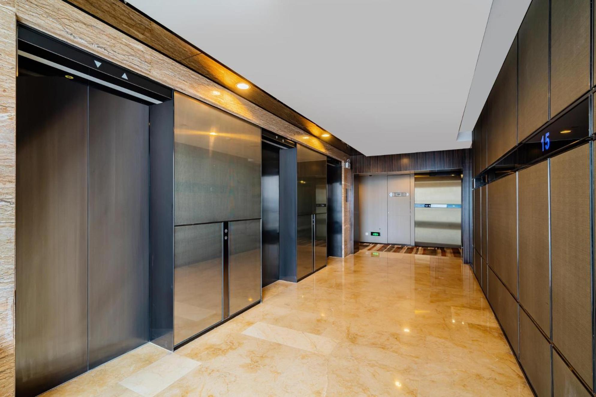 Estay Residence-poly World Trade Center Apartment *