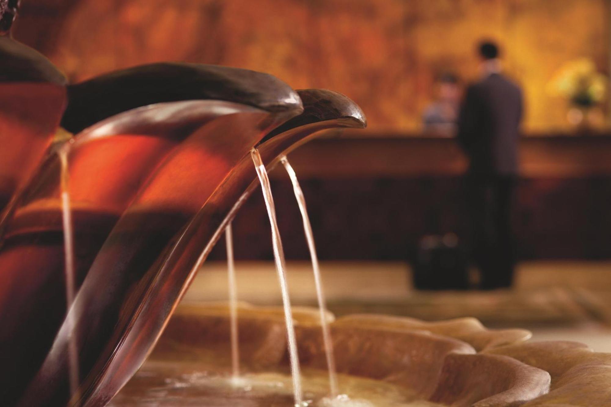 The Ritz-carlton,