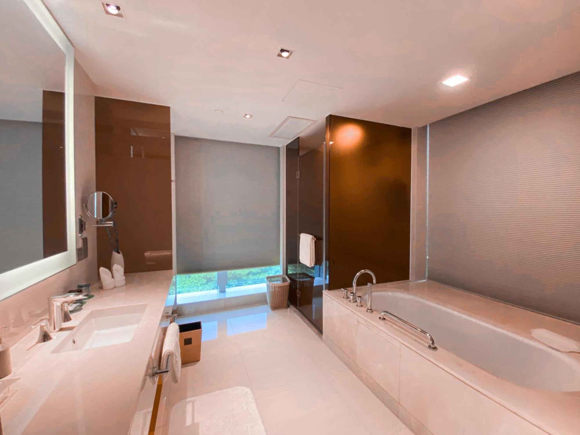 Hotel Junluxe Science City-free Shuttle Bus Service To Fair Guangzhou