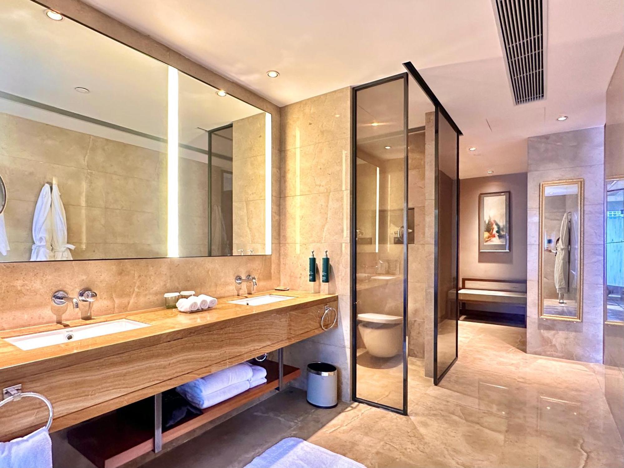 Hotel Doubletree By Hilton Science City-free Shuttle Bus Service During Fair Period