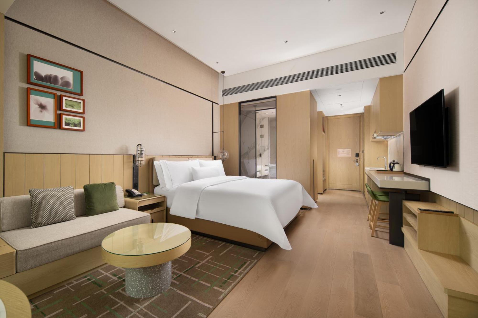 Element Baiyun Hotel 5*