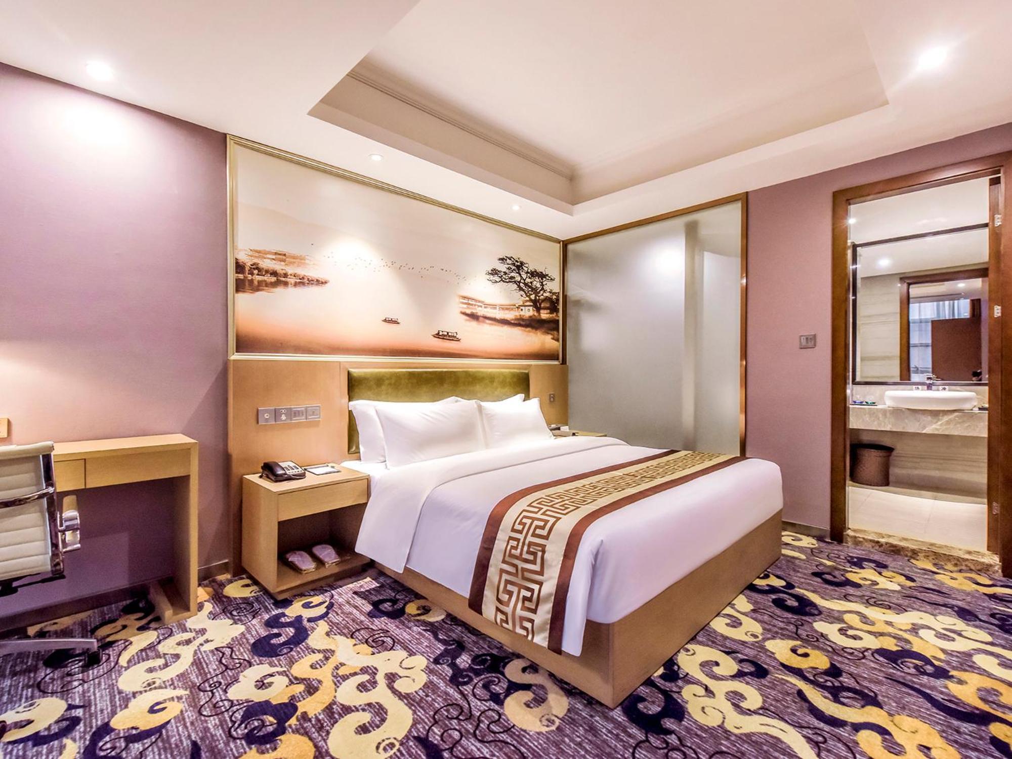 Huihe Hotel 4*