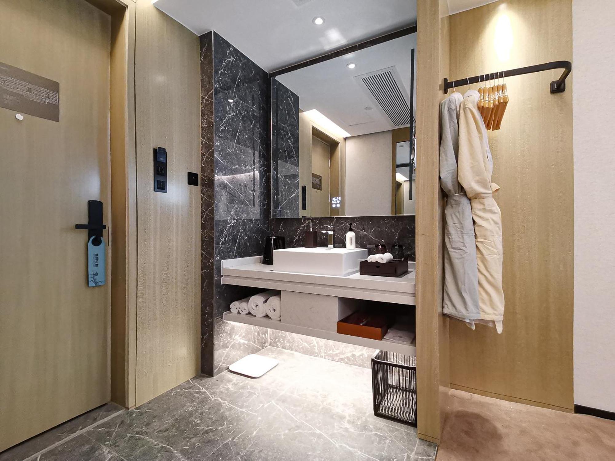 Paco Beijinglu Metro Guangzhou-free Shuttle Bus For Fair Hotel Guangzhou