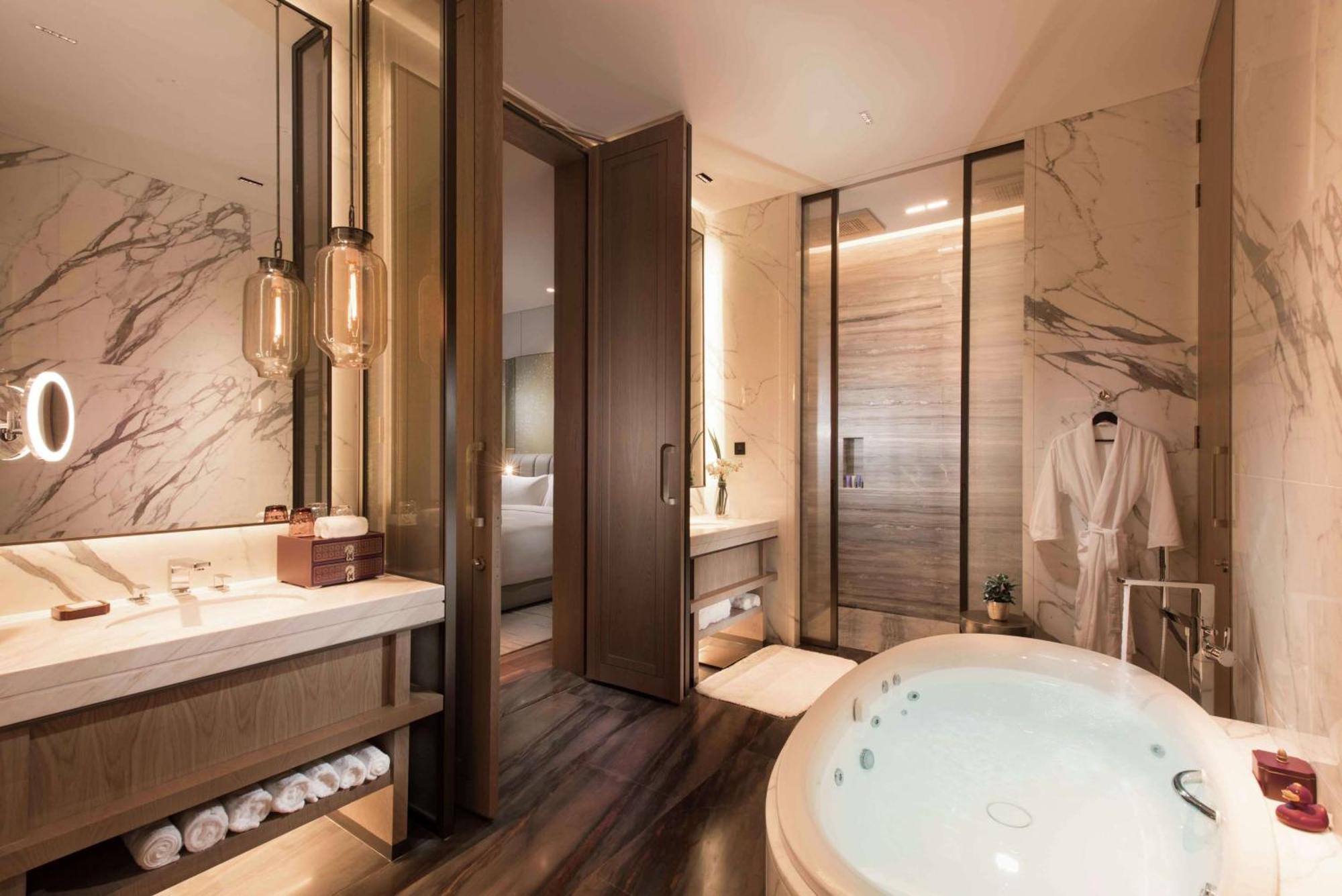 Hotel Conrad - Free Shuttle Between And Exhibition Center During Fair & Exhibitor Registration Counter 5*