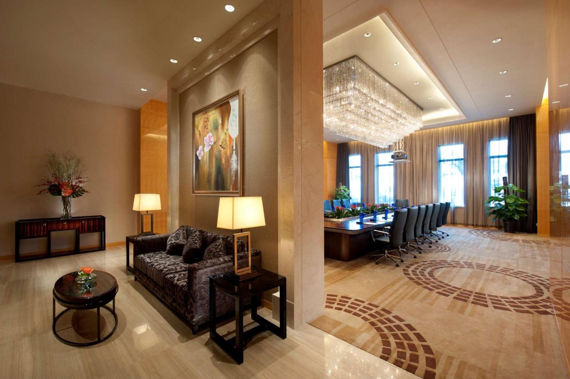 Hilton Baiyun - Free Shuttle For Fair Period, Close To Luhu Golf Club & Leather Market