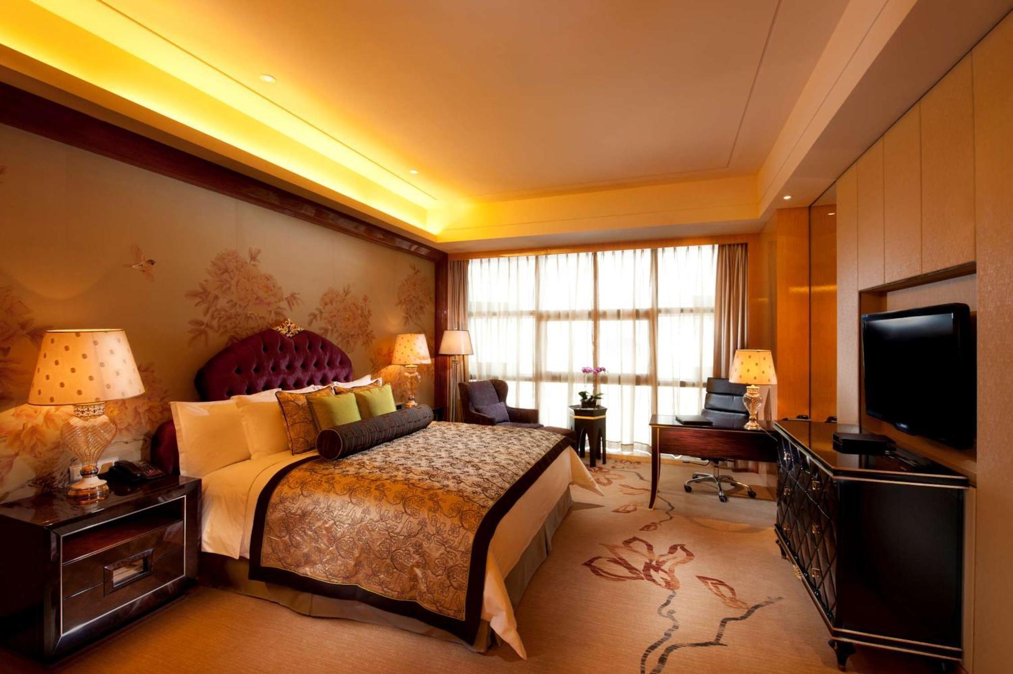 Hilton Baiyun - Free Shuttle For Fair Period, Close To Luhu Golf Club & Leather Market 5*