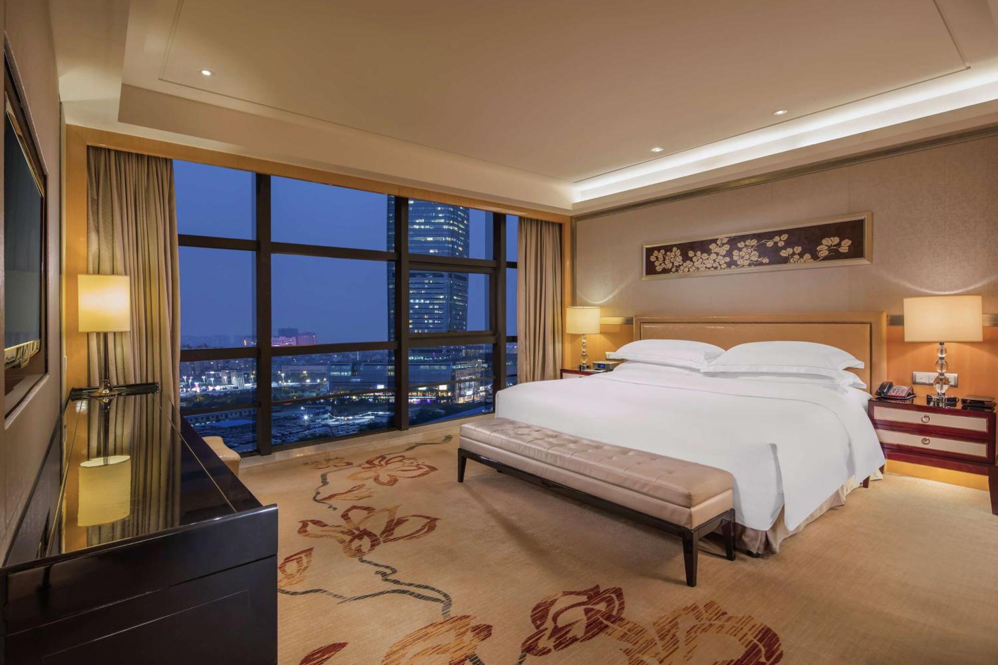 Hotel Hilton Baiyun - Free Shuttle For Fair Period, Close To Luhu Golf Club & Leather Market Guangzhou