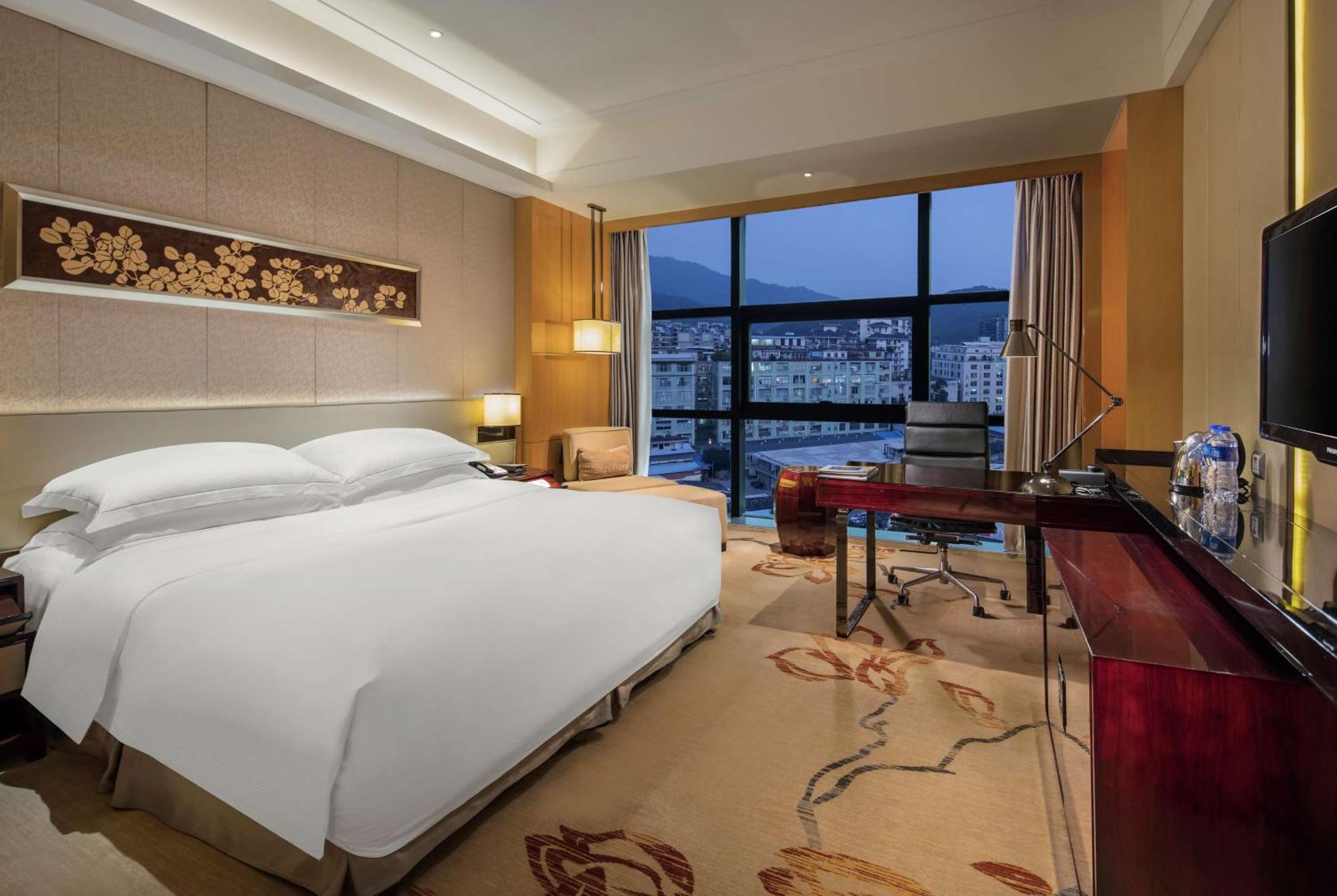 Hotel Hilton Baiyun - Free Shuttle For Fair Period, Close To Luhu Golf Club & Leather Market