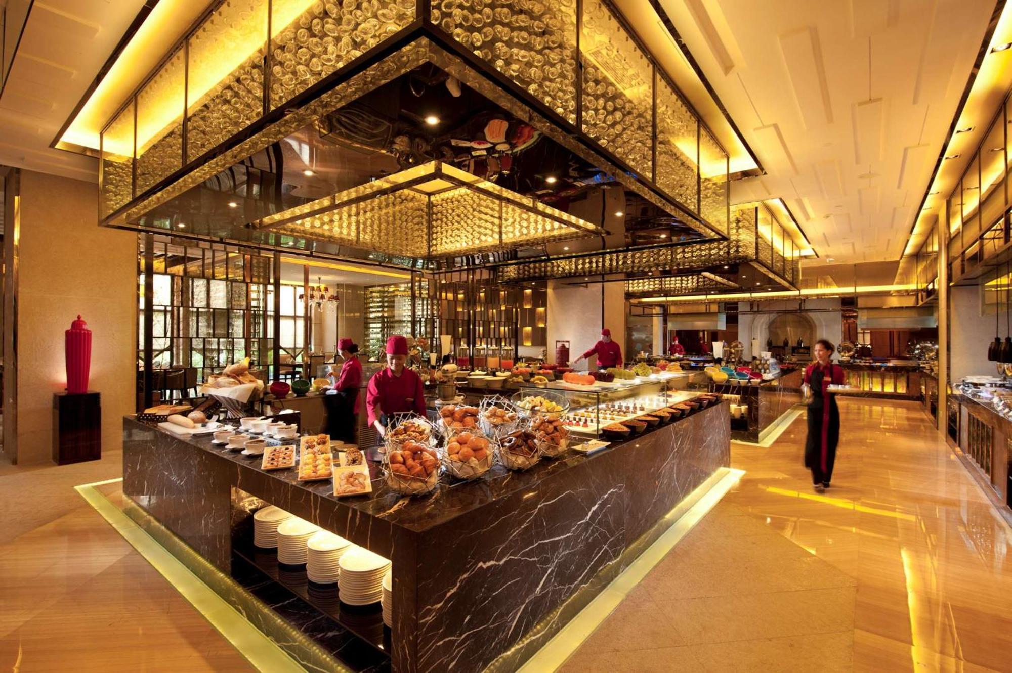 Hilton Baiyun - Free Shuttle For Fair Period, Close To Luhu Golf Club & Leather Market Hotel 5*