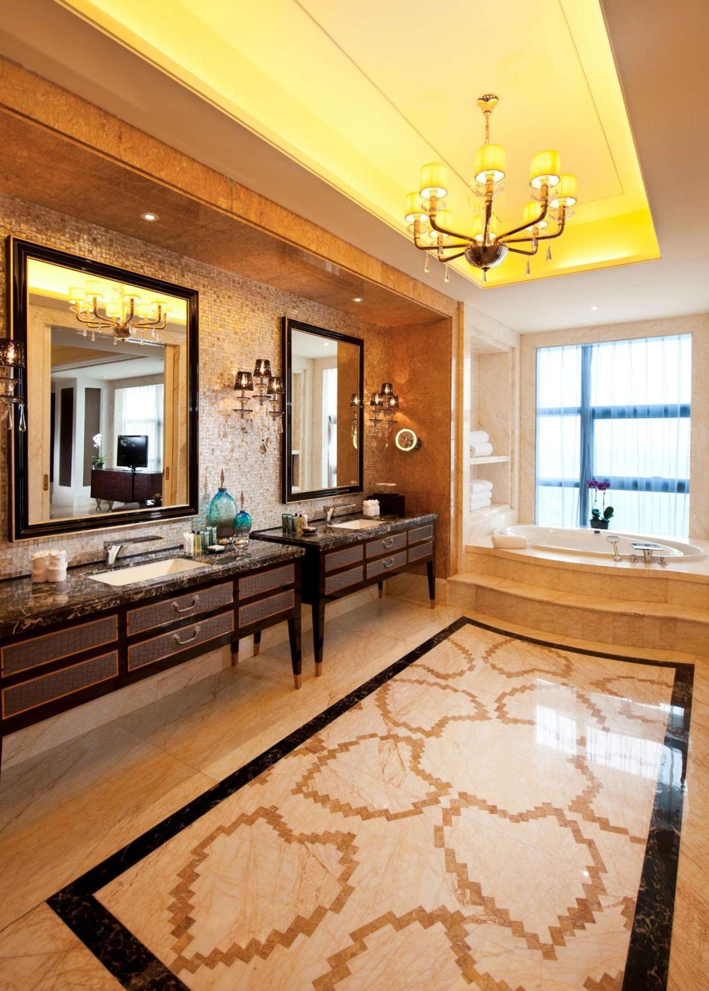 Hilton Baiyun - Free Shuttle For Fair Period, Close To Luhu Golf Club & Leather Market Hotel