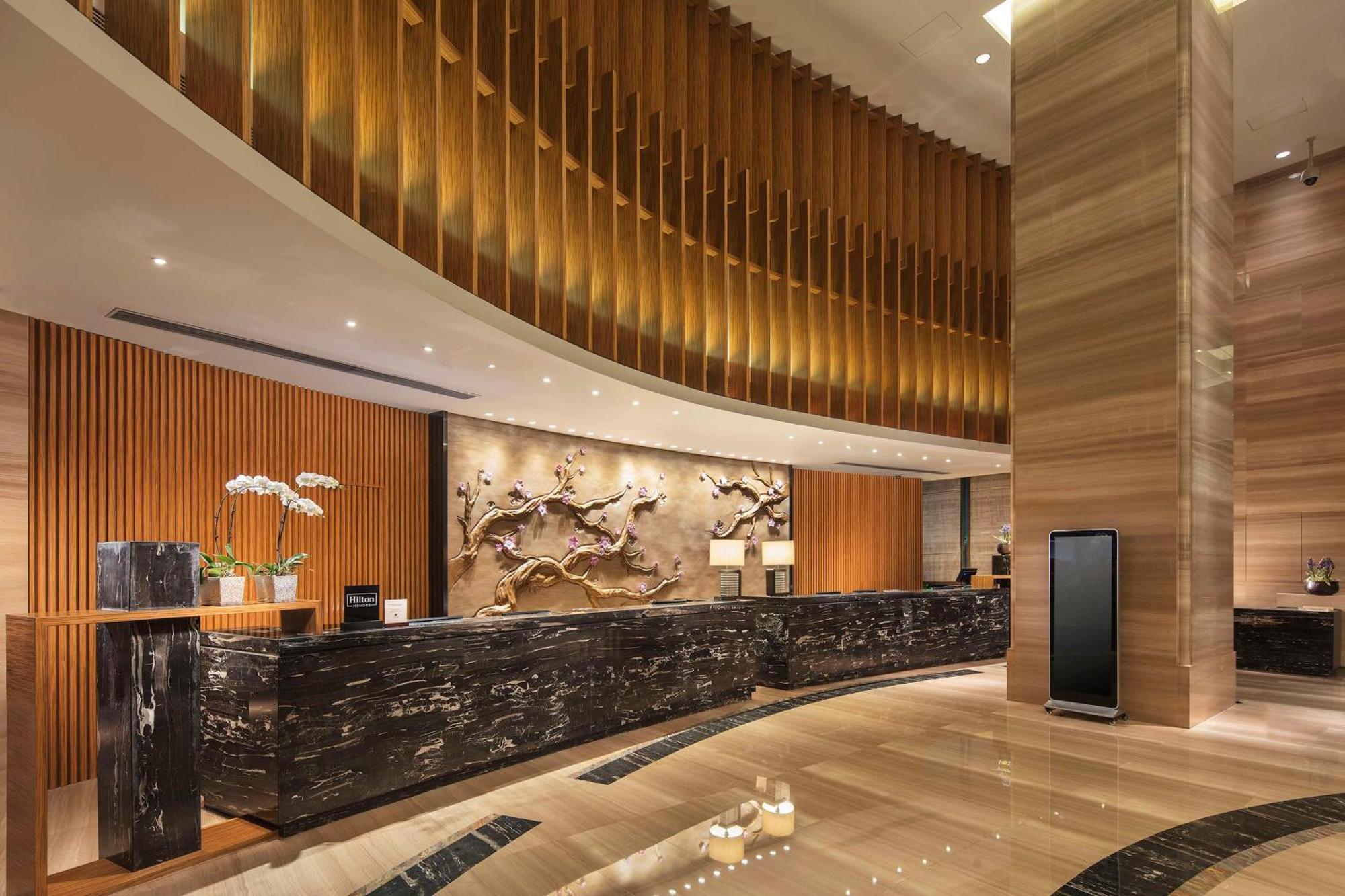 Doubletree By Hilton Science City-free Shuttle Bus Service During Fair Period Hotel