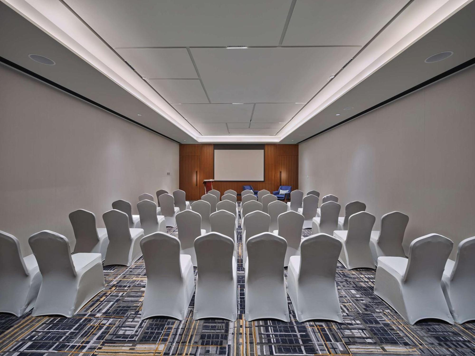 Hotel Hilton Garden Inn Guangzhou Tianhe - Free Shuttle Bus To Pazhou During Canton Fair Period And Buyers Registration Counter Available