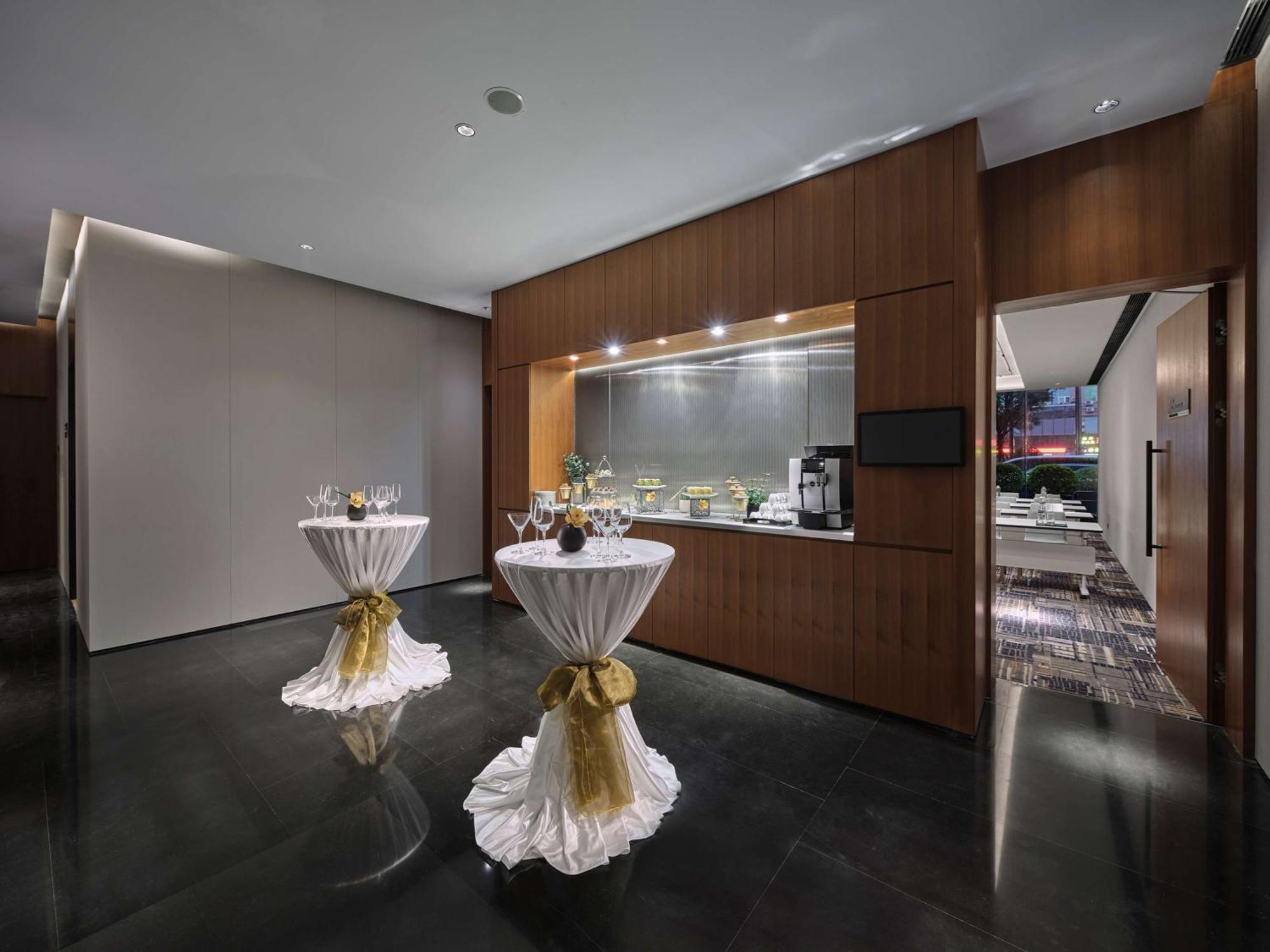 Hilton Garden Inn Guangzhou Tianhe - Free Shuttle Bus To Pazhou During Canton Fair Period And Buyers Registration Counter Available Hotel Guangzhou