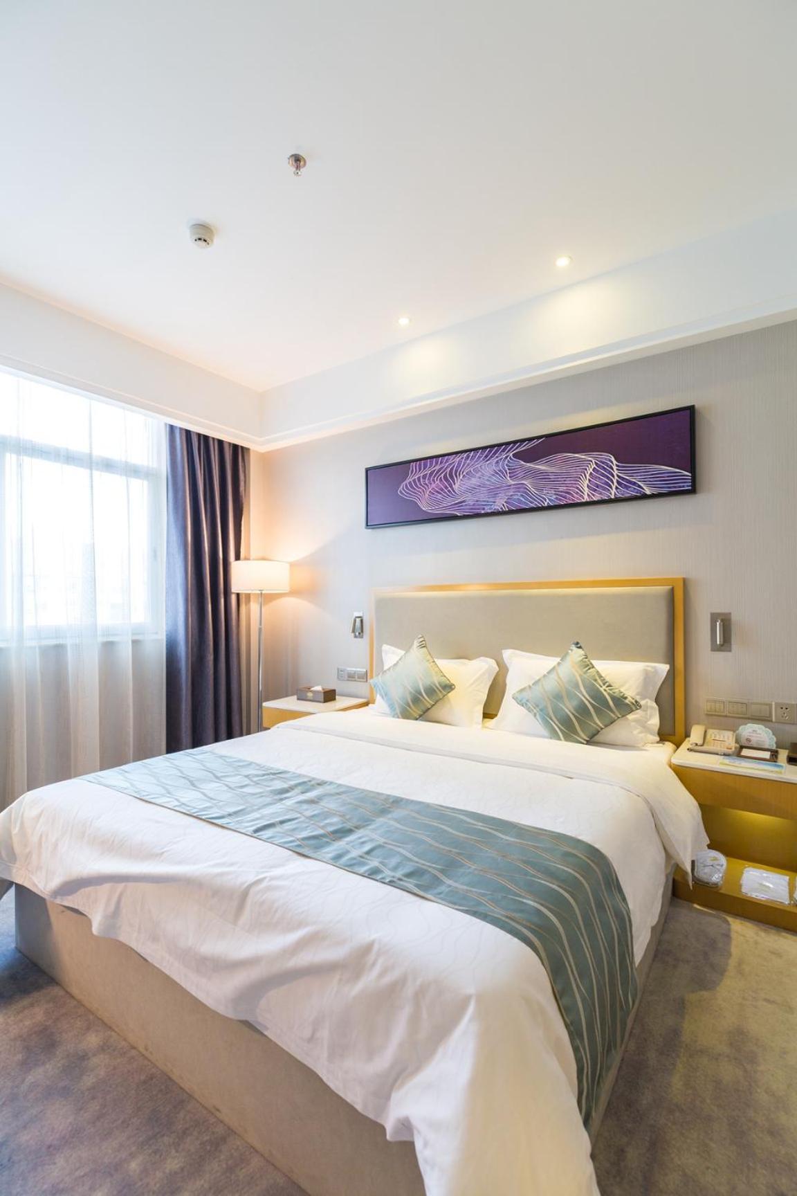 Seaman Hotel 4*