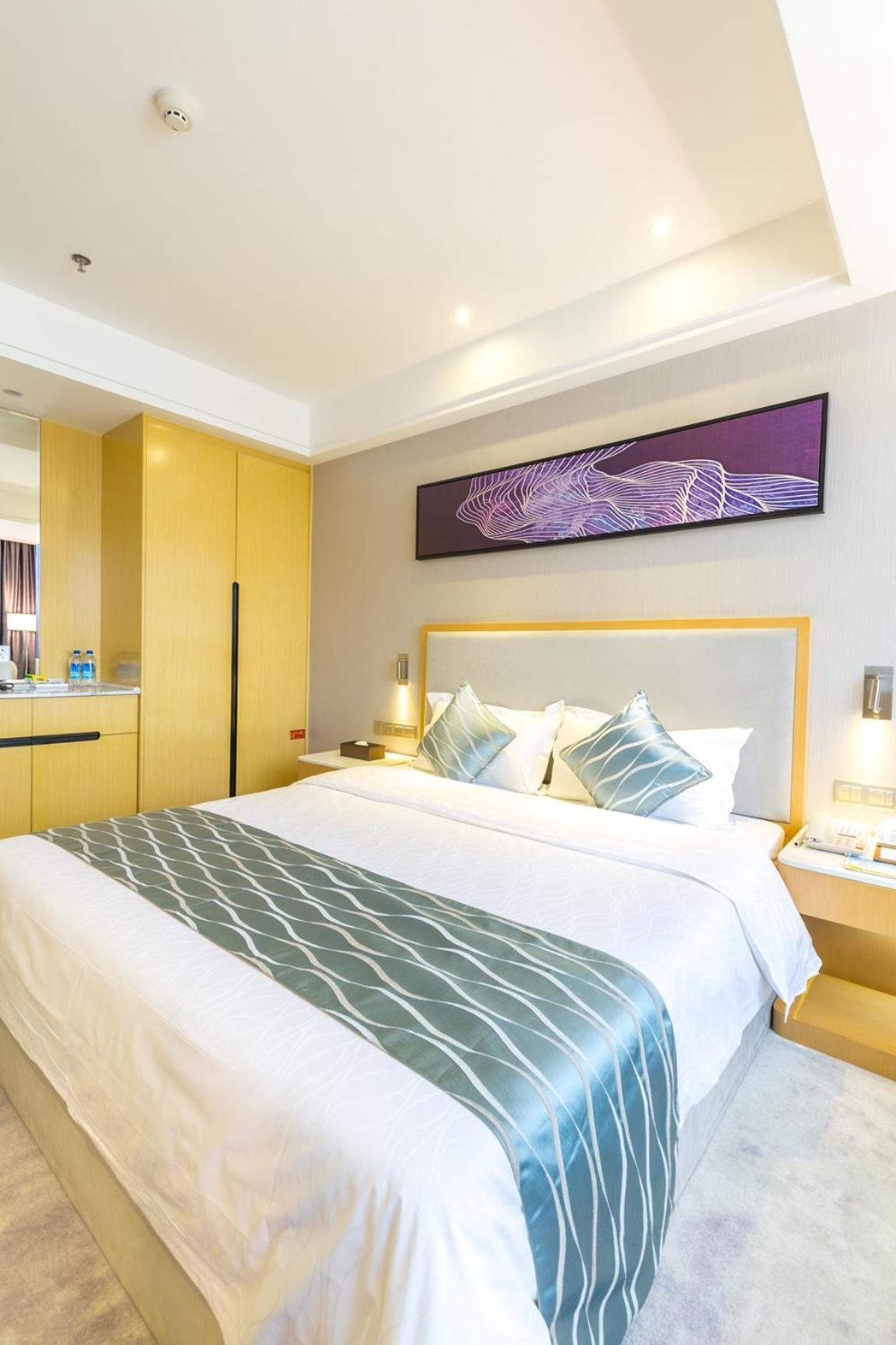 Seaman Hotel 4*