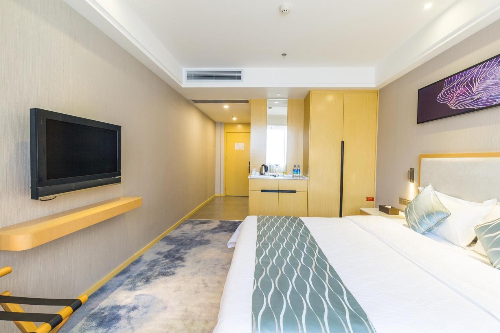Seaman Hotel 4*