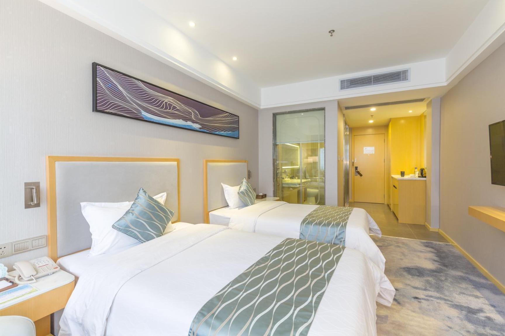 Seaman Hotel 4*