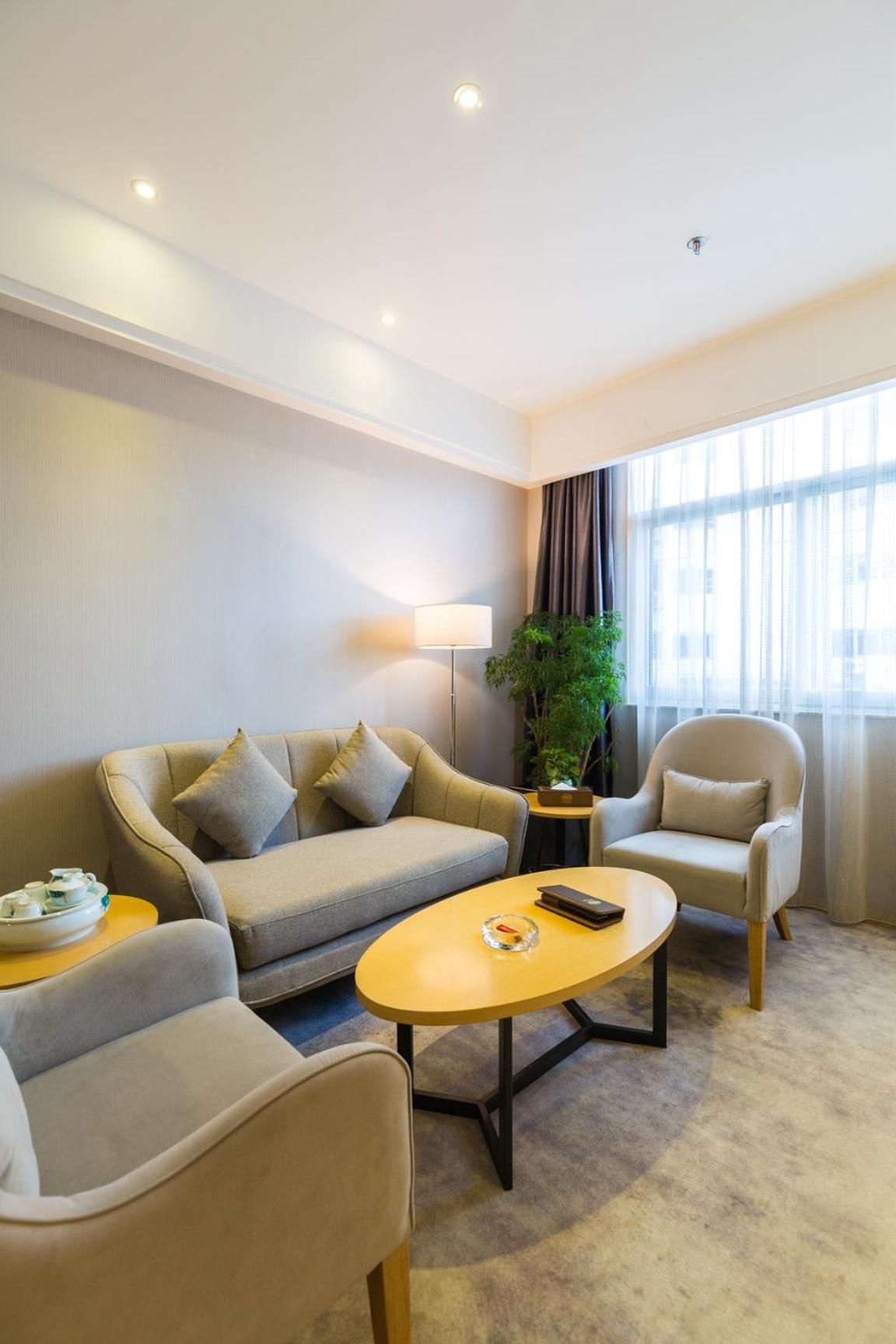 Hotel Seaman 4*