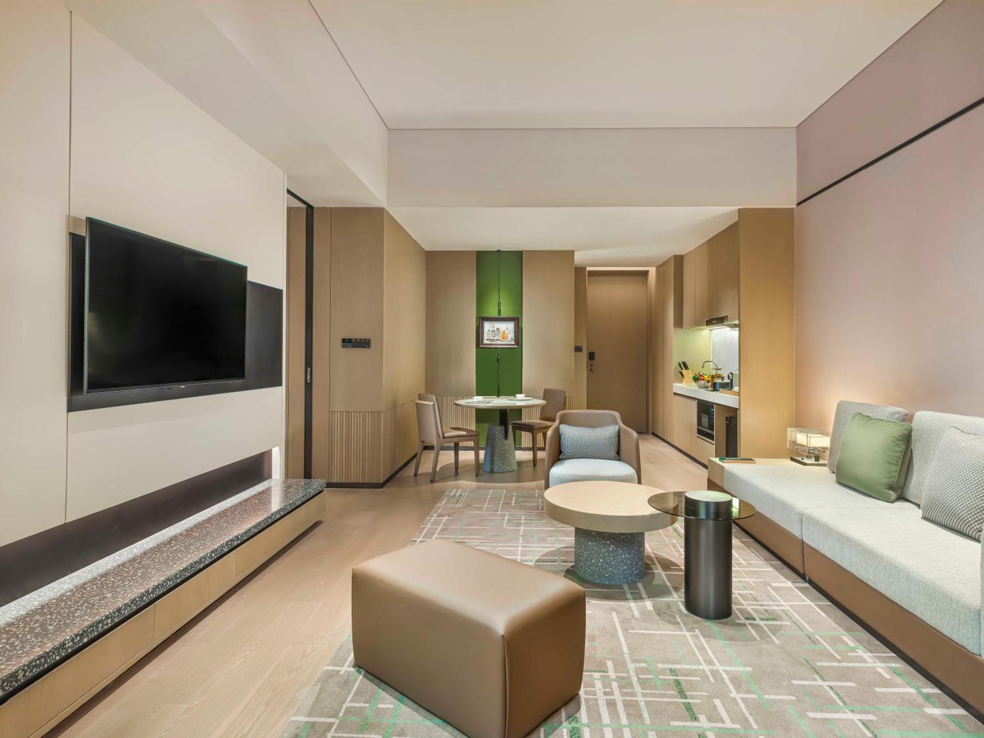 Element Baiyun Hotel 5*