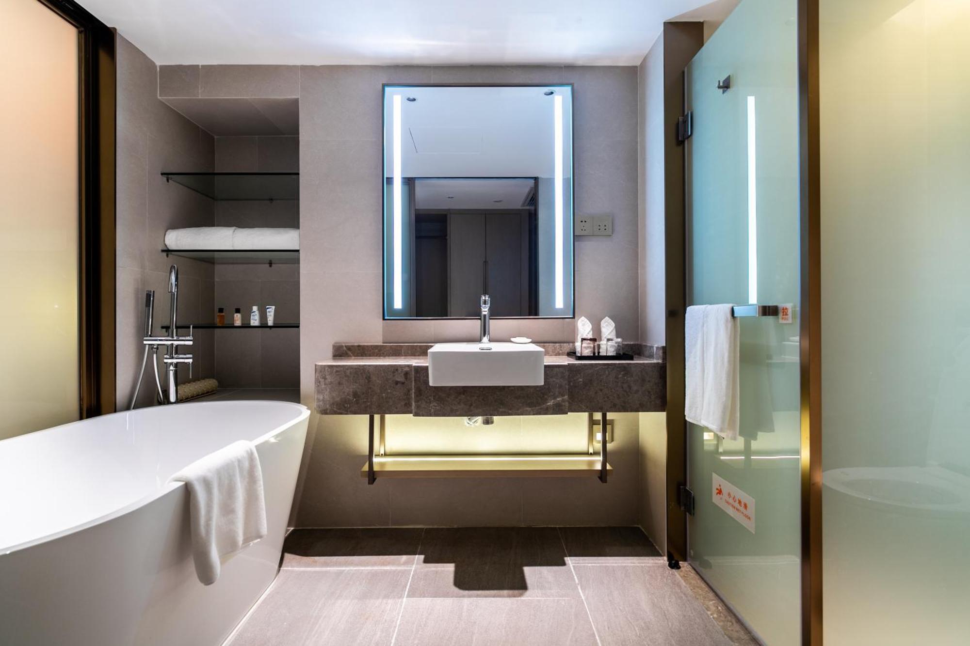 Landmark International Hotel 4*