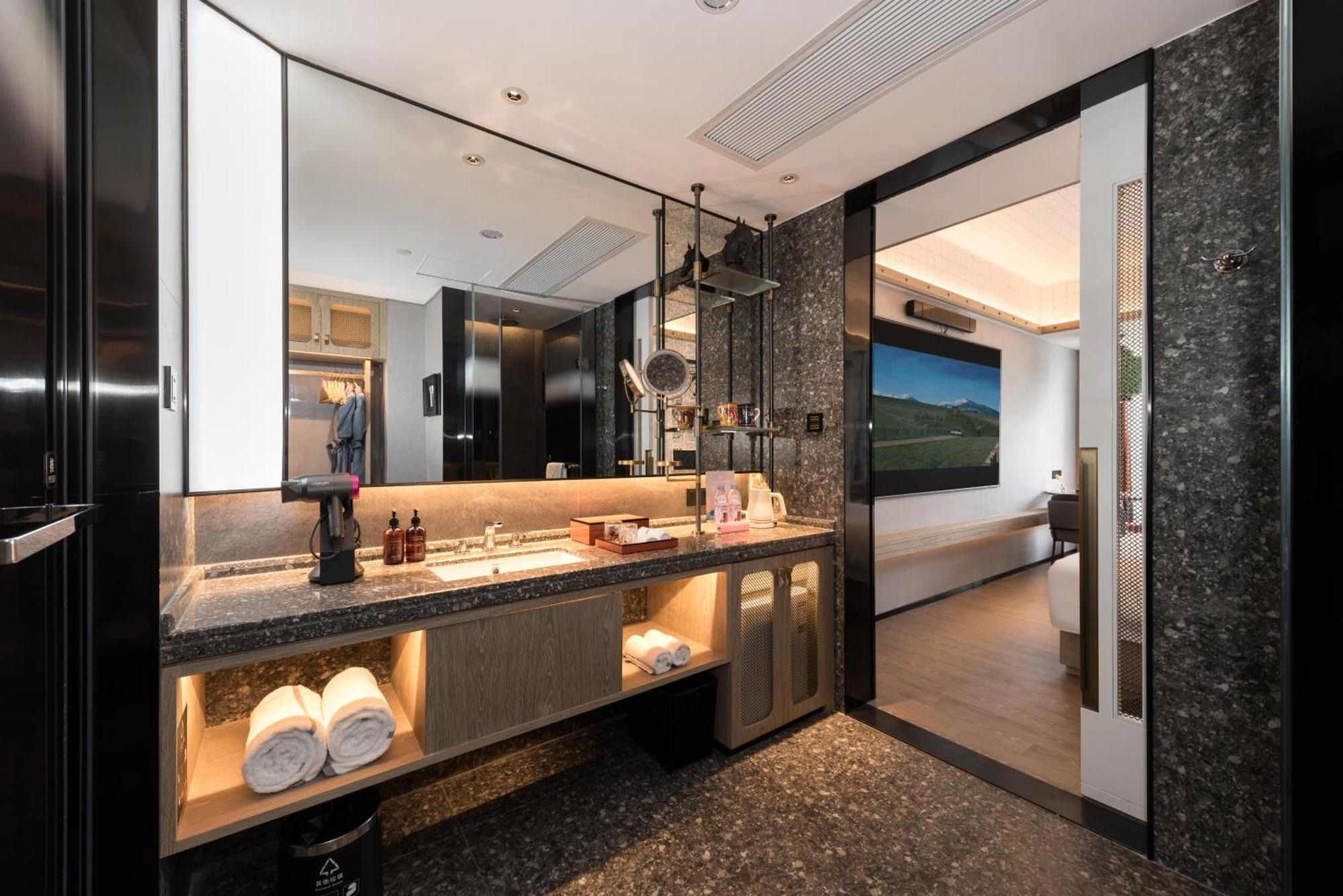 Paco Tower Pazhou-free Shuttle Bus For Fair Hotel 4*