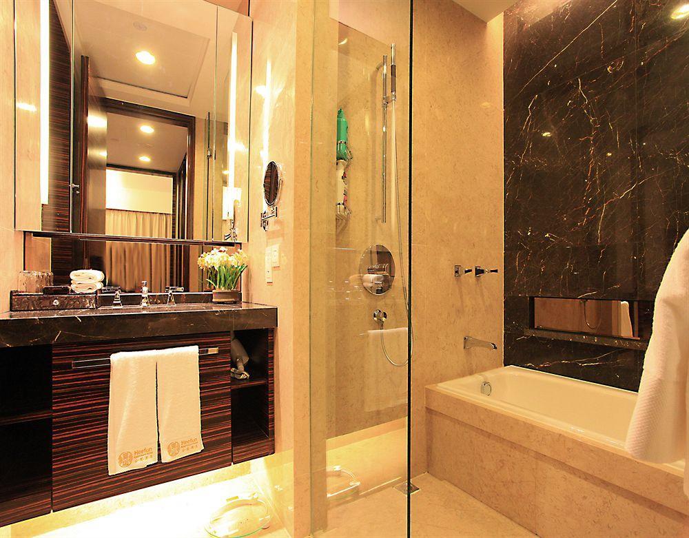 Heefun - Poly World Trading Center Hotel 3*