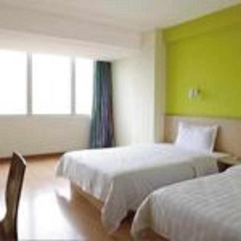 7days Nan Sha Jin Zhou Plaza 2*