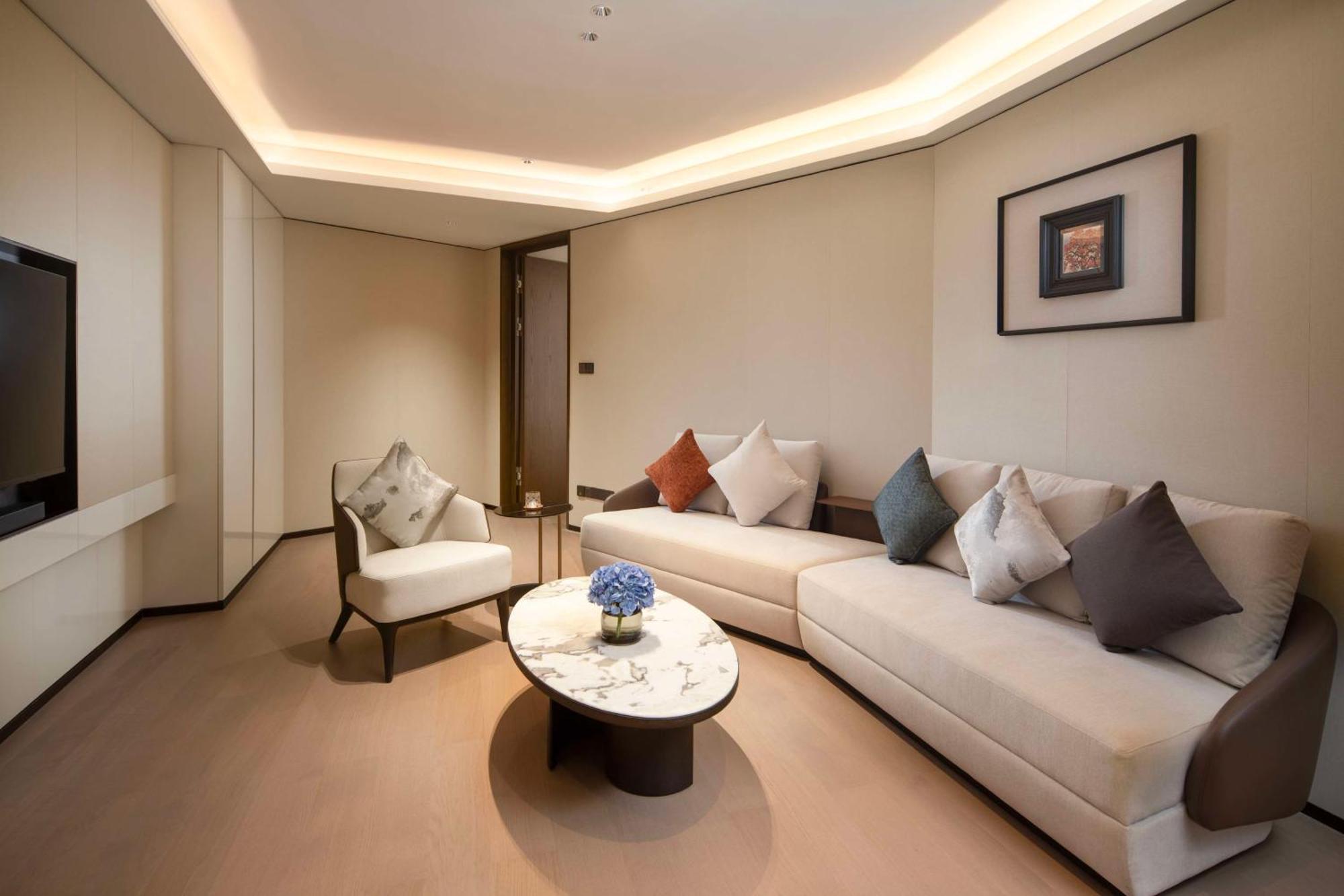 Yuexiu Guangzhou, Curio Collection By Hilton-free Shuttle Between And Exhibition Center During Fair Period & Exhibitor Registration Counter & Halal Food Guangzhou